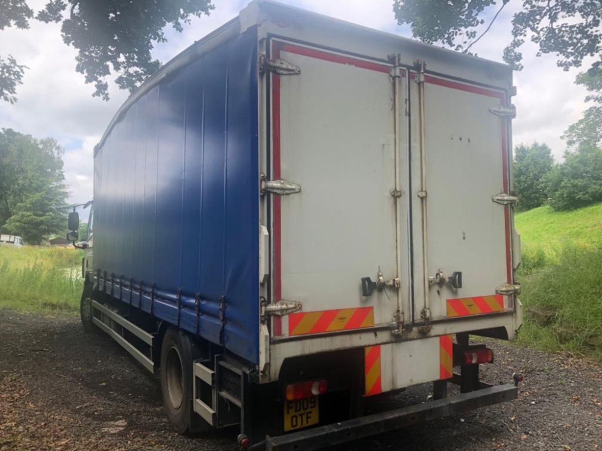 09 reg DAF CF 65.220 18 TON SLEEP CAB CURTAIN SIDER AUTO (LOCATION SHEFFIELD) 1ST REG 08/09, - Image 4 of 9