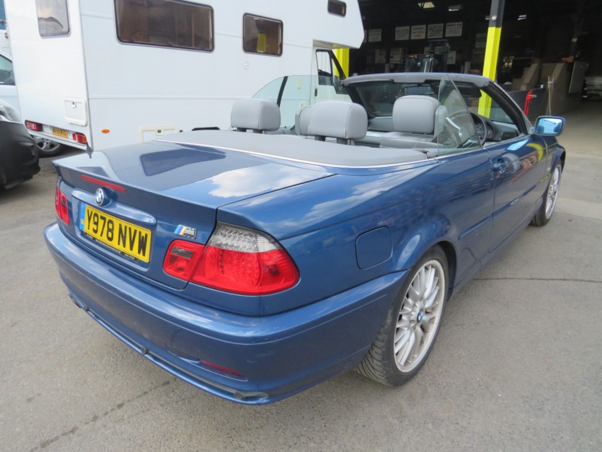 Y reg BMW 320CI CONVERTIBLE, 1ST REG 06/01, 166421M, V5 HERE, 8 FORMER KEEPERS [NO VAT] - Image 3 of 5
