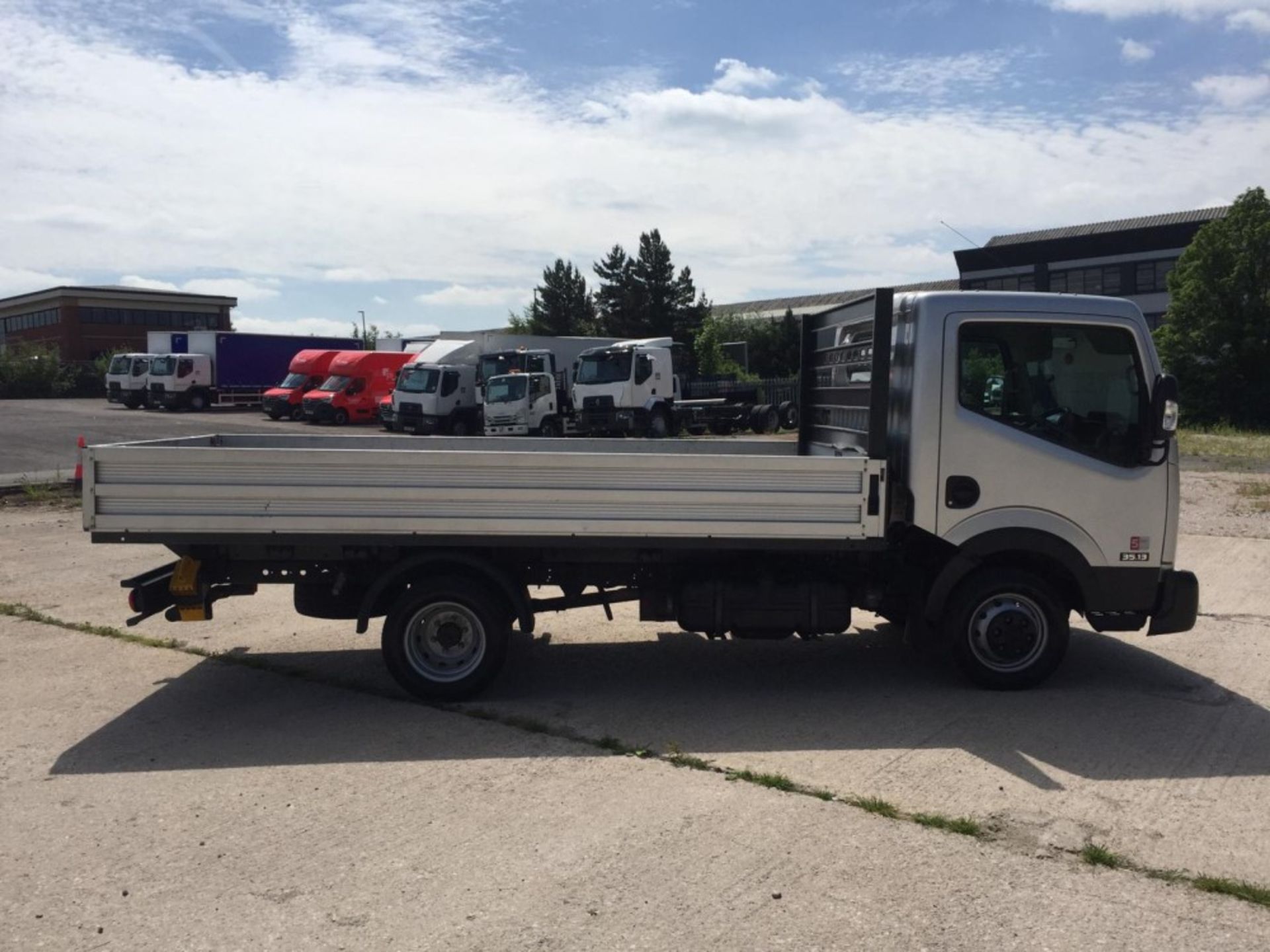 69 reg NISSAN NT400 CABSTAR 35.13 MWB DCI DROPSIDE, 1ST REG 09/19, 7658M WARRANTED, V5 HERE, 1 OWNER - Image 4 of 10