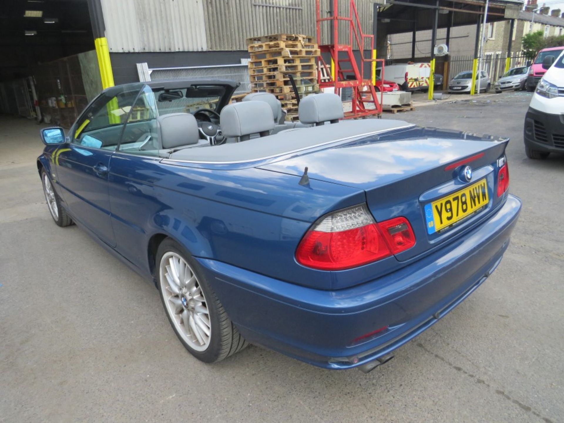 Y reg BMW 320CI CONVERTIBLE, 1ST REG 06/01, 166421M, V5 HERE, 8 FORMER KEEPERS [NO VAT] - Image 2 of 5