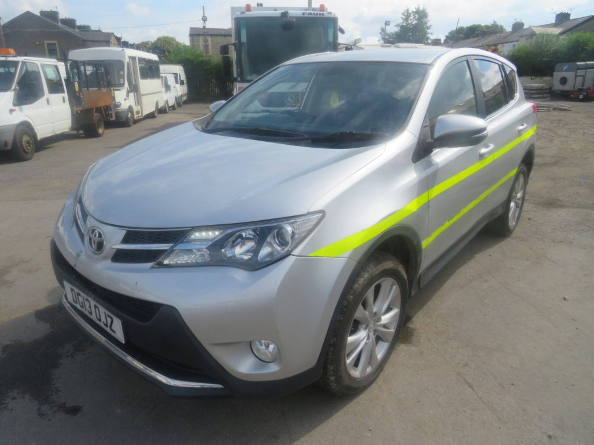 13 reg TOYOTA RAV4 ICON D-4D (RUNS & DRIVES BUT SUSPECTED HEAD GASKET ISSUES) (DIRECT COUNCIL) 1ST - Image 2 of 6