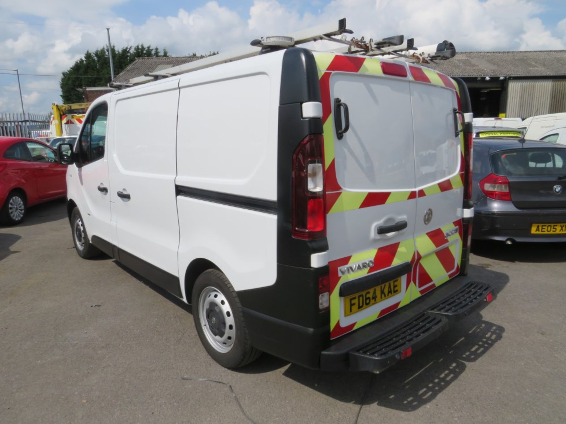 64 reg VAUXHALL VIVARO 2900 CDTI ECOFLEX TWIN DOORS (RUNS & DRIVES BUT ENGINE ISSUES - POSSIBLY - Image 3 of 7