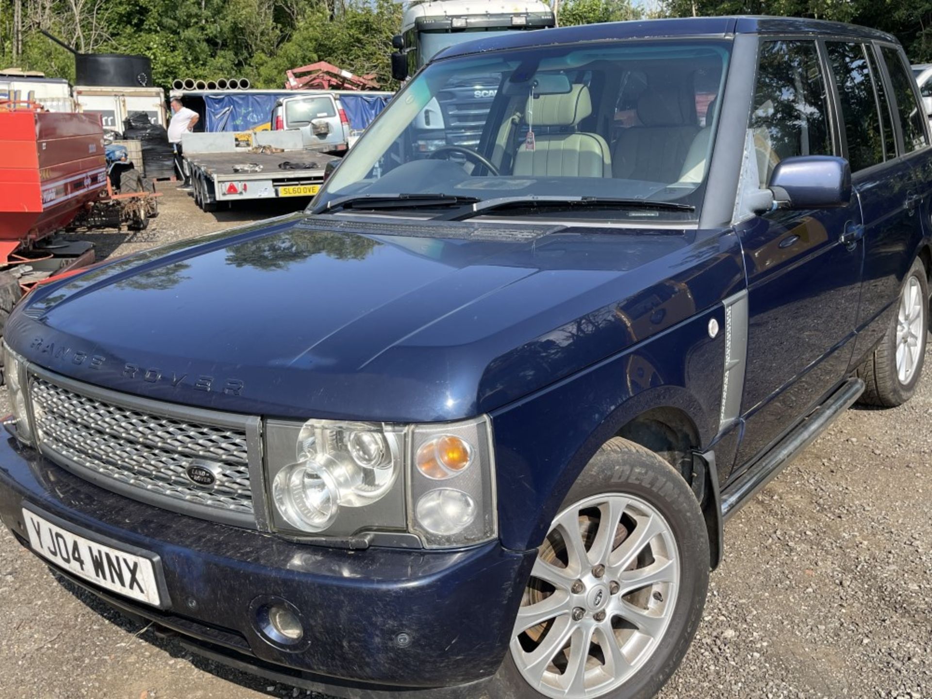 04 reg RANGE ROVER TD (LOCATION BLACKBURN) RUNS & DRIVES BUT SMOKING, NO V5 (RING FOR COLLECTION