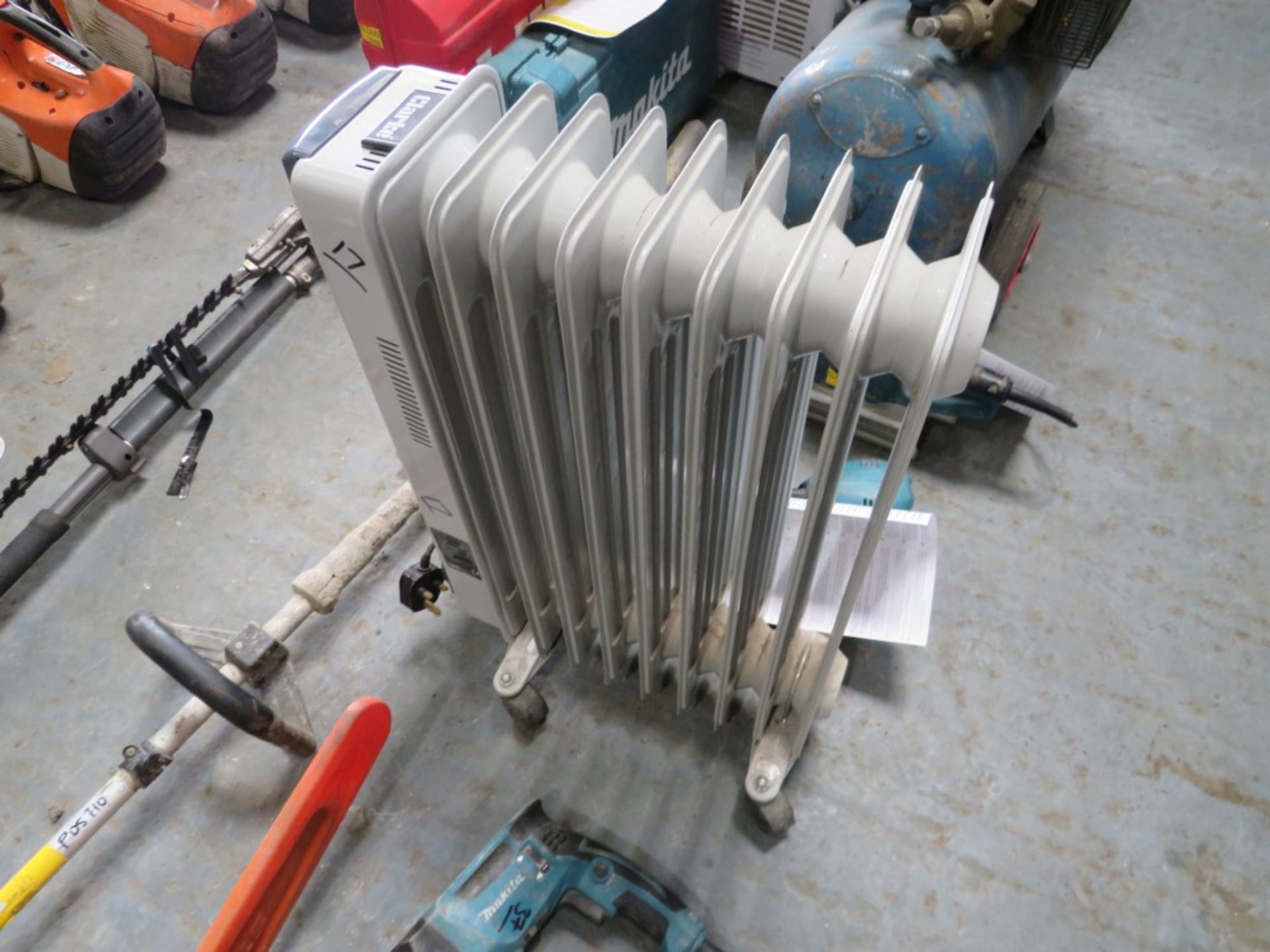 240V 2KW OIL FILLED RADIATOR HEATER (DIRECT HIRE CO [+ VAT]