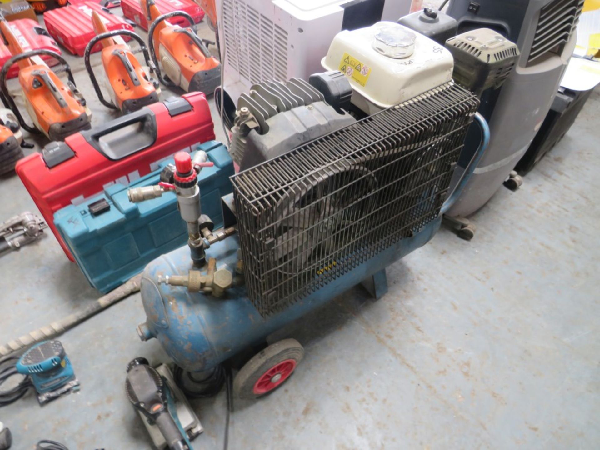 15CFM INDUSTRIAL PETROL COMPRESSOR (DIRECT HIRE CO) [+ VAT]