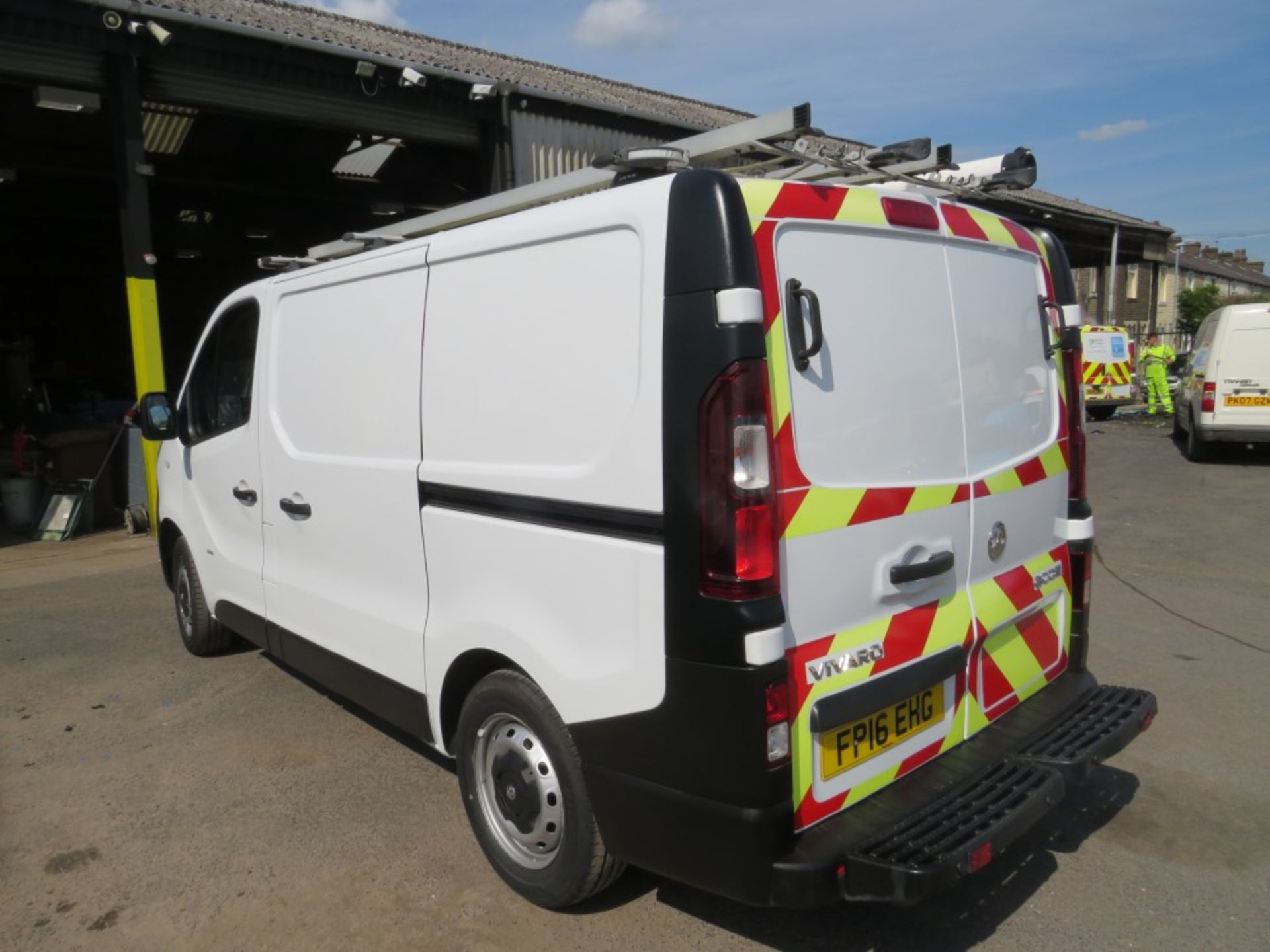 16 reg VAUXHALL VIVARO 2900 CDTI ECOFLEX SS TWIN DOORS, 1ST REG 05/16, TEST 04/22, 72883M, V5 - Image 3 of 7