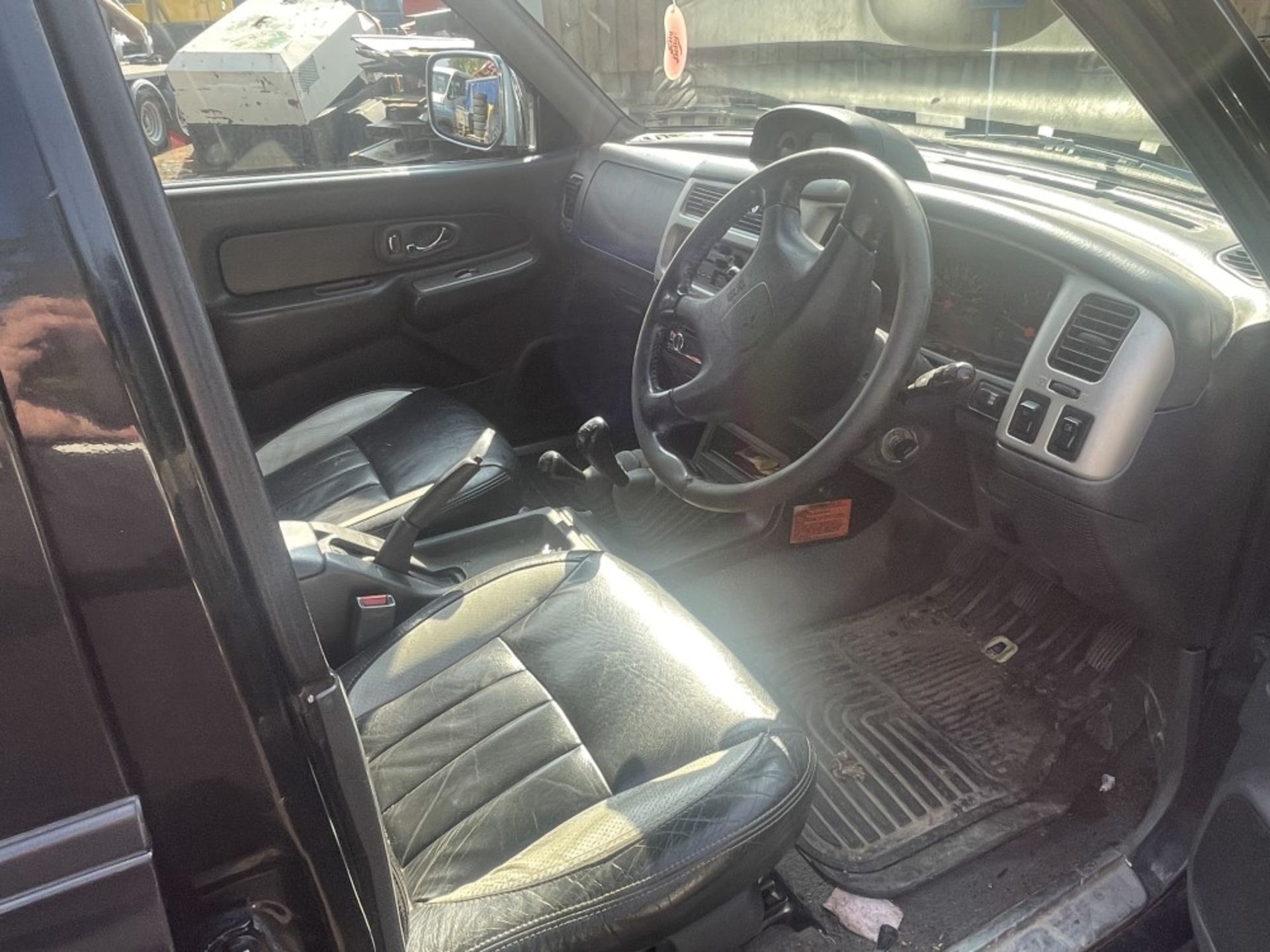 55 reg MITSUBISIH L200 ANIMAL 2.5 TD (LOCATION BLACKBURN) RUNS & DRIVES, FULL LEATHER, MANUAL - Image 5 of 6