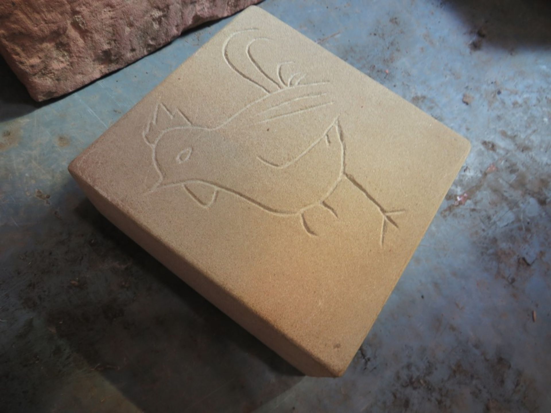 HEN HAND CARVED ON NATURAL STONE [NO VAT]