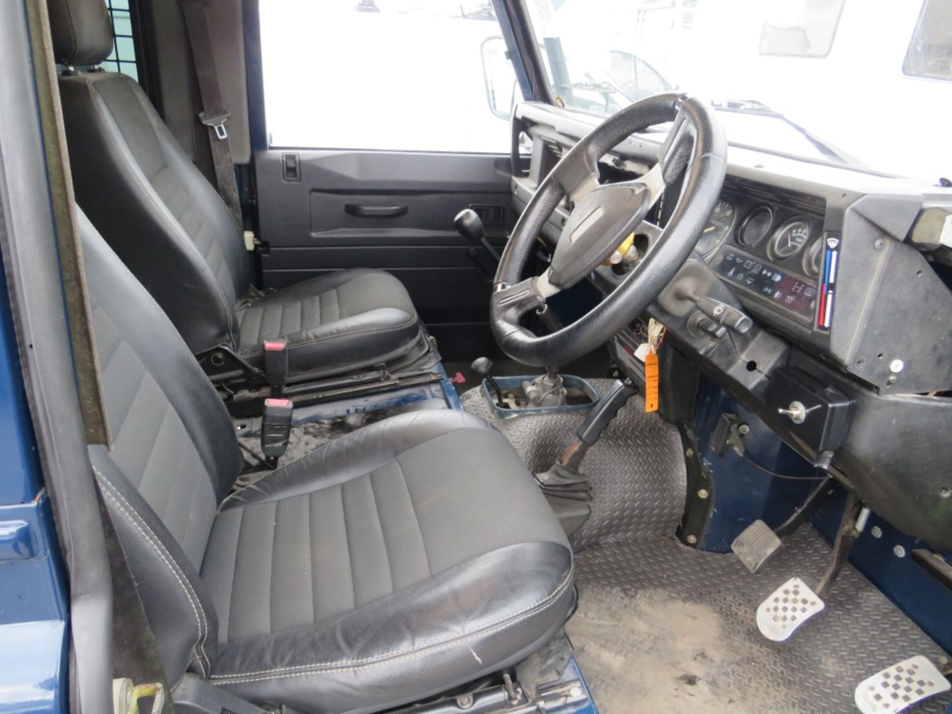 G reg LAND ROVER 90 4C SW DT DIESEL 4 X 4, NEW GLAV CHASSIS, 300 TDI ENGINE, 200 GEARBOX, NEW DOORS - Image 5 of 6