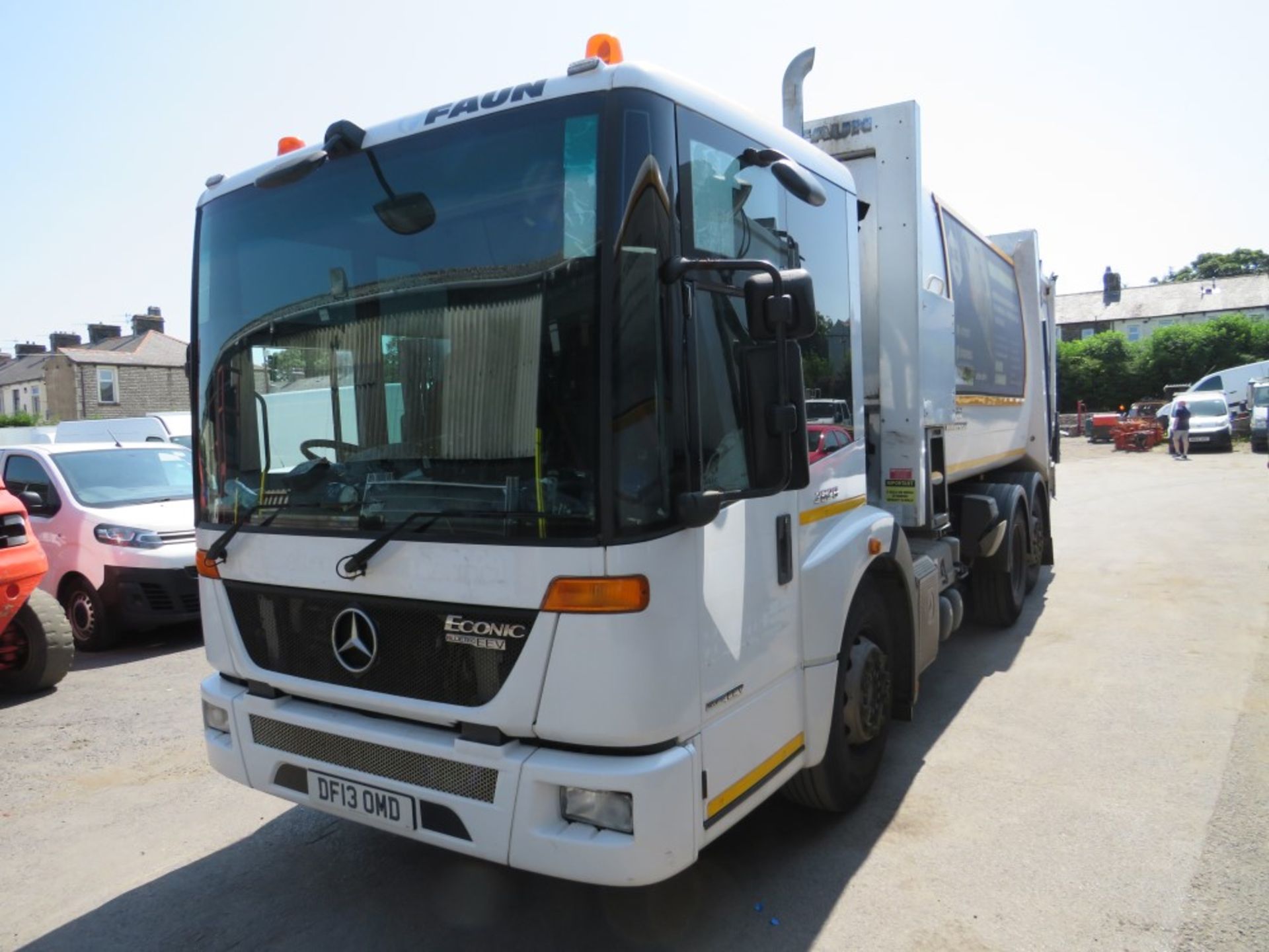 13 reg MERCEDES ECONIC REFUSE WAGON (DIRECT COUNCIL) 1ST REG 08/13, TEST 03/22, 126829KM, V5 HERE, 1 - Image 2 of 6