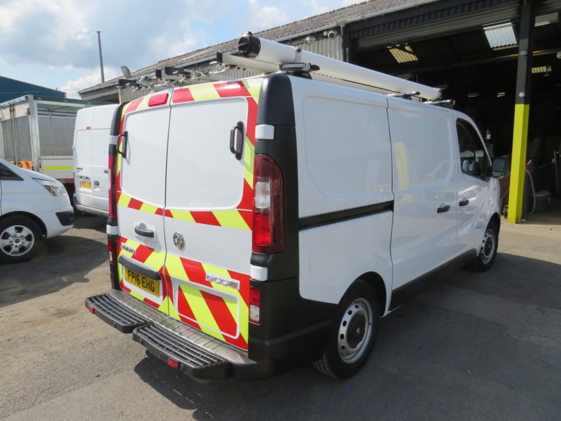 16 reg VAUXHALL VIVARO 2900 CDTI ECOFLEX SS TWIN DOORS, 1ST REG 05/16, TEST 04/22, 72883M, V5 - Image 4 of 7