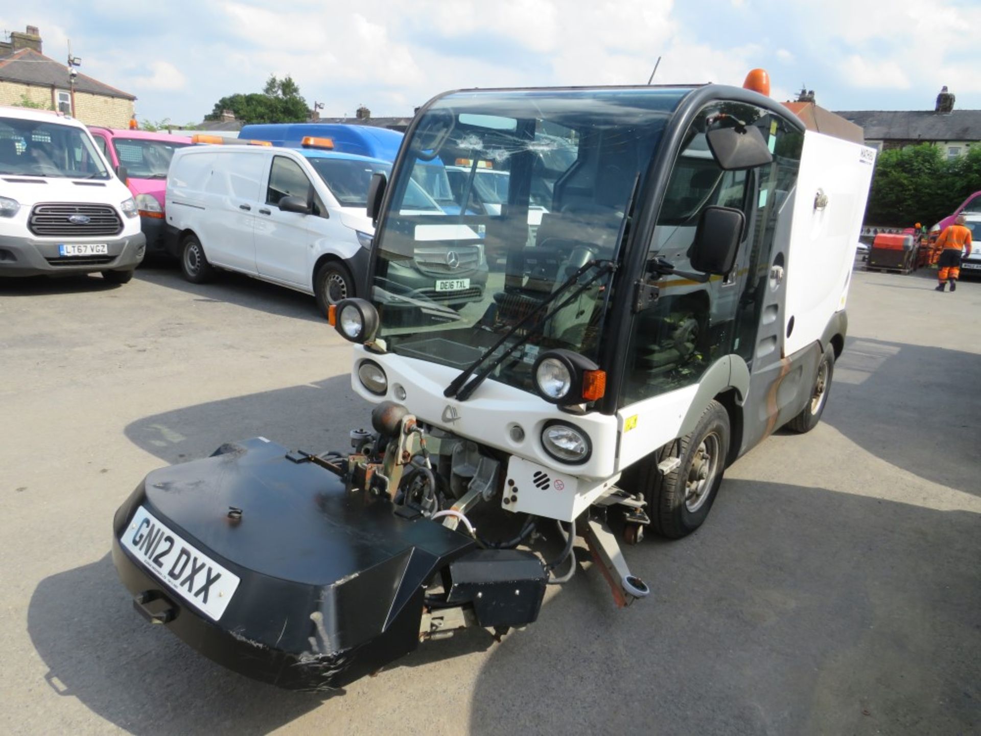 12 reg MATHIEU AZURA MC200 STREET SWEEPER, SOUND PROOF CAB, AIR CON, VM 3LTR [+ VAT] - Image 2 of 6