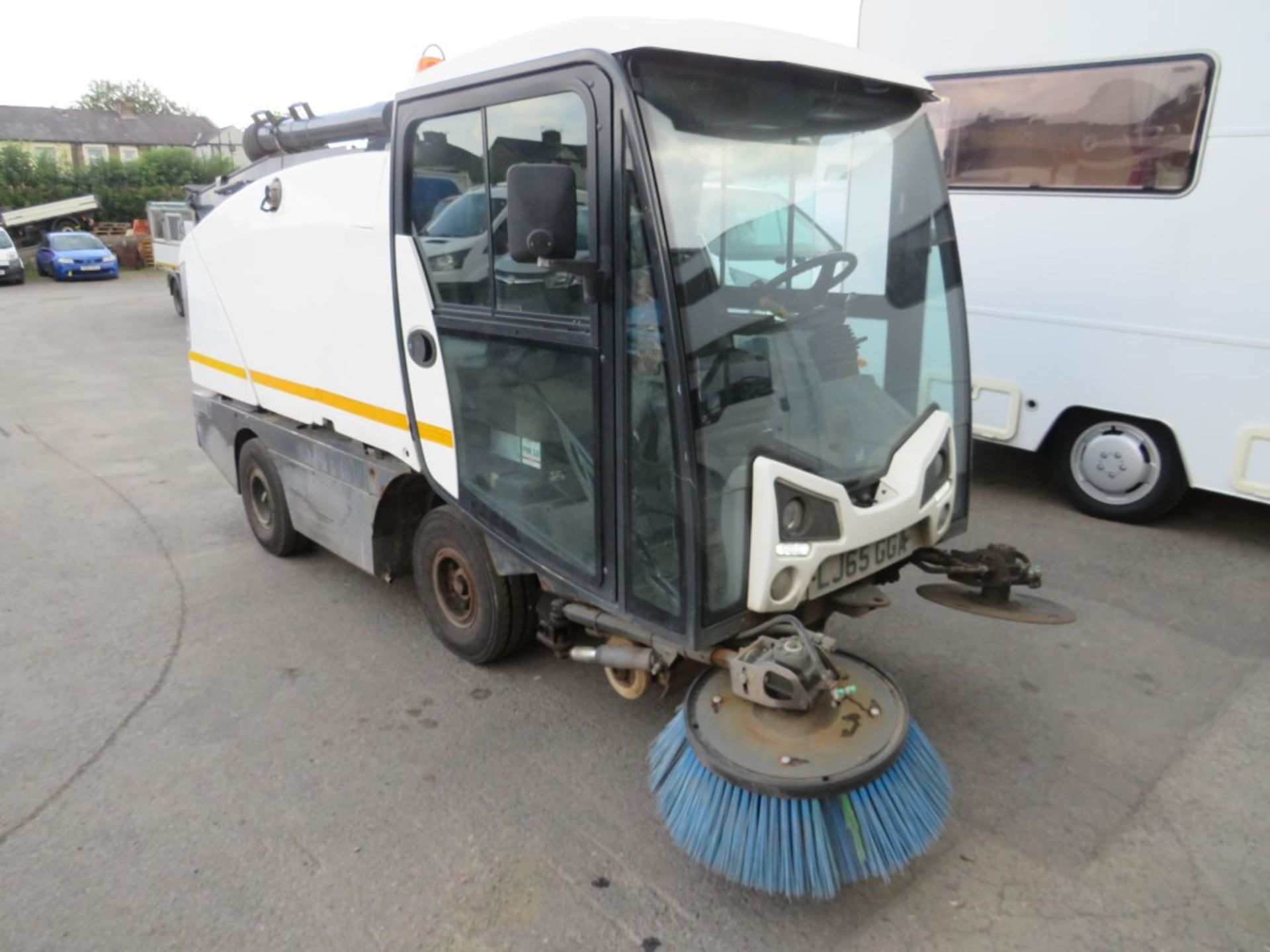 65 reg JOHNSTON CN201 SWEEPER (DIRECT COUNCIL) 1ST REG 02/16, V5 HERE, 1 OWNER FROM NEW [+ VAT] - Image 2 of 6