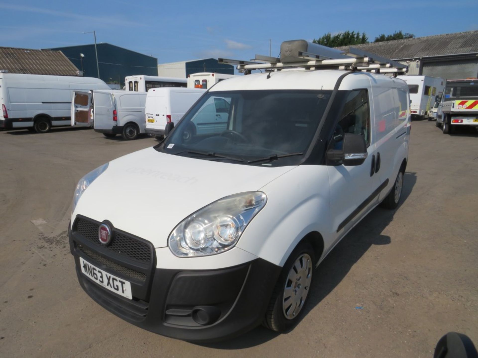 63 reg FIAT DOBLO MAXI LWB TWIN SIDE DOORS (RUNS & DRIVES BUT HAS GEARBOX ISSUES) 1ST REG 10/13, - Image 2 of 8