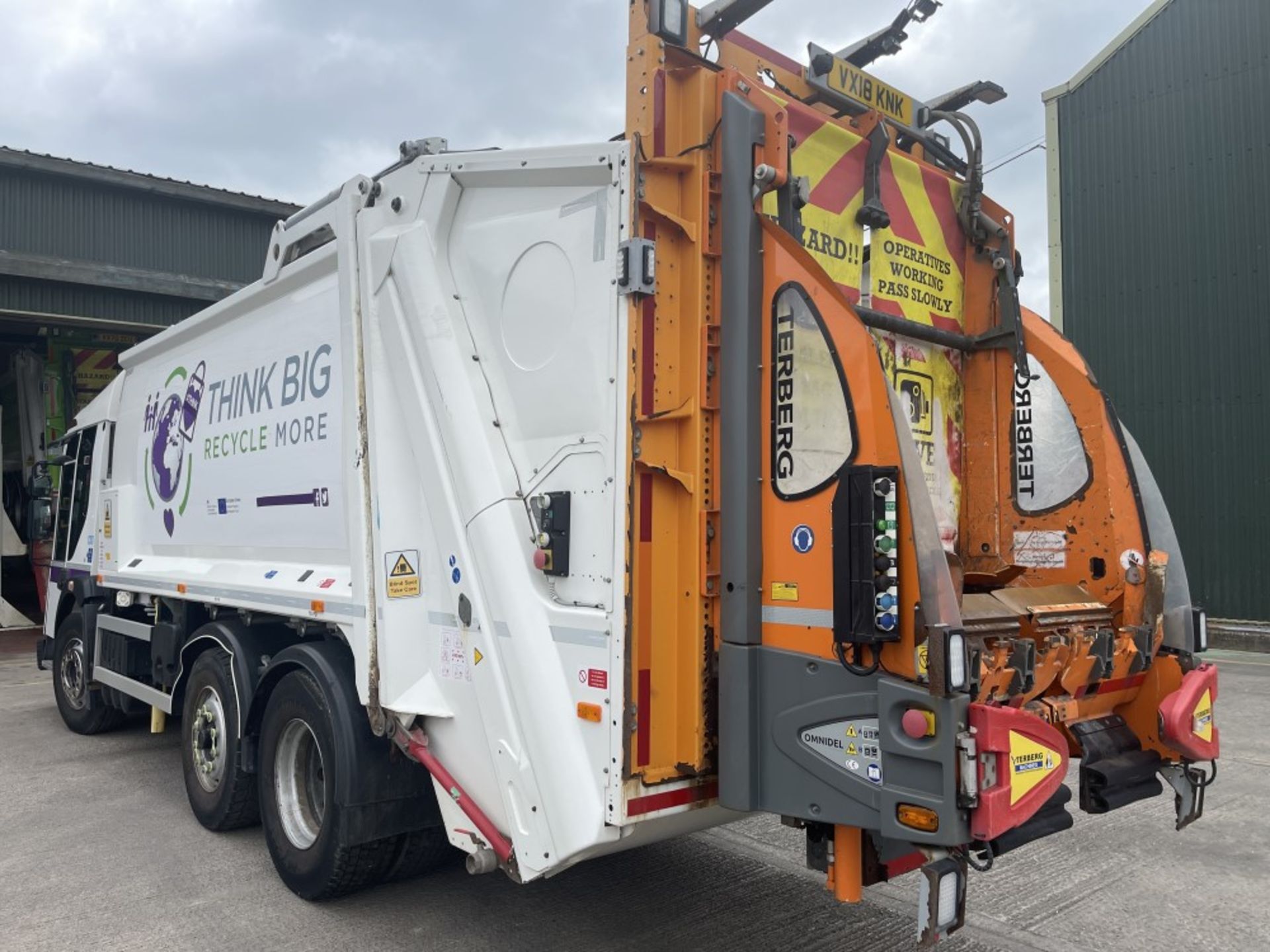 18 reg DENNIS ELITE 6 26 TON REFUSE WAGON (DIRECT COUNCIL) 1ST REG 05/18, TEST 12/21, 29768KM, V5 - Image 4 of 9