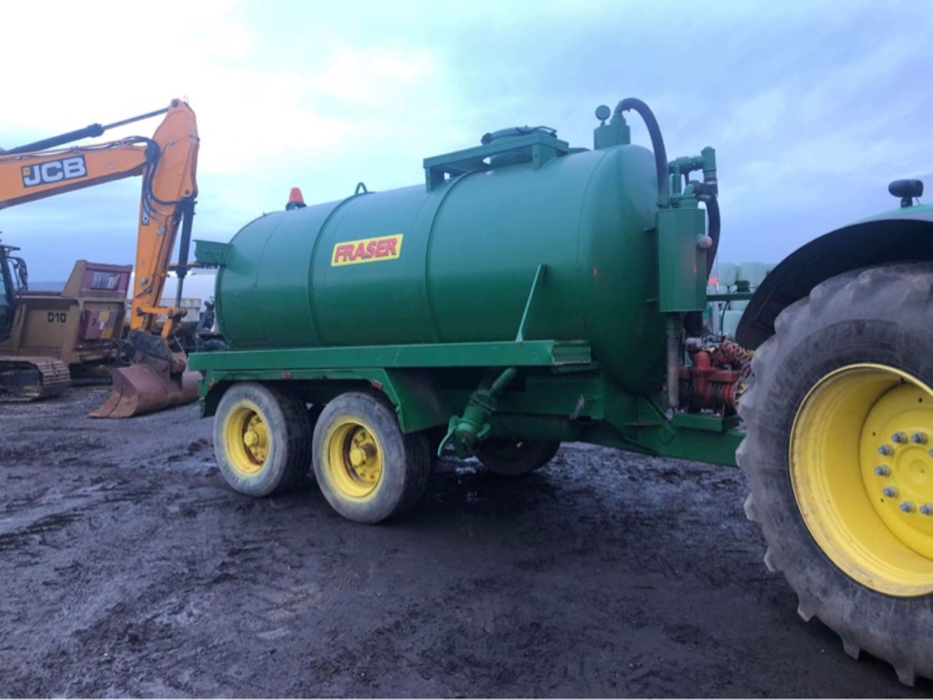 FRASER 2850 GALLON VACUUM TANKER (LOCATION SHEFFIELD) COMMERCIAL AXLES & AIR BRAKES (RING FOR - Image 2 of 4