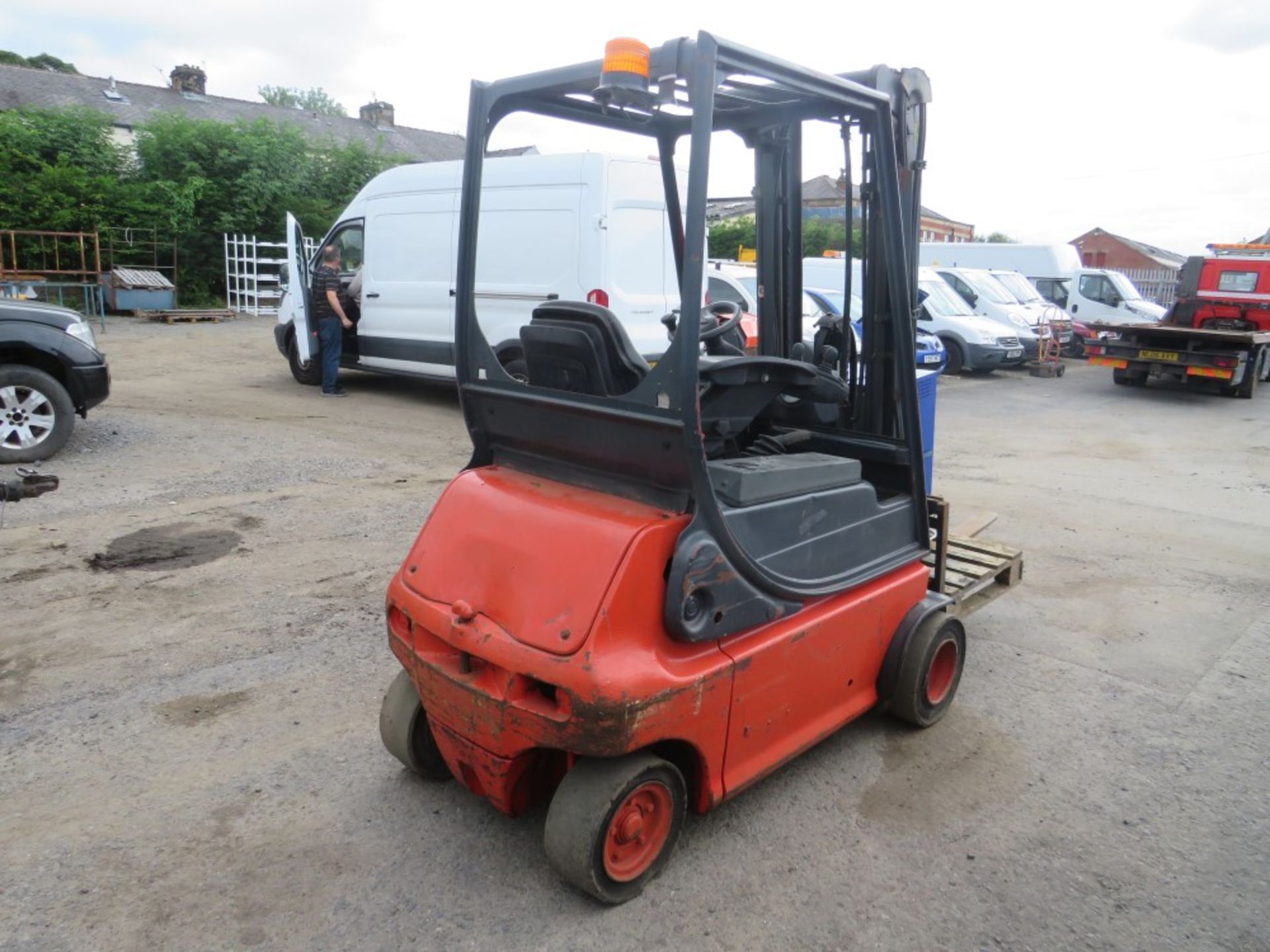 2001 LINDE E18 ELECTRIC FORK LIFT C/W BRAND NEW CHARGER, 14873 HOURS [NO VAT] - Image 4 of 7