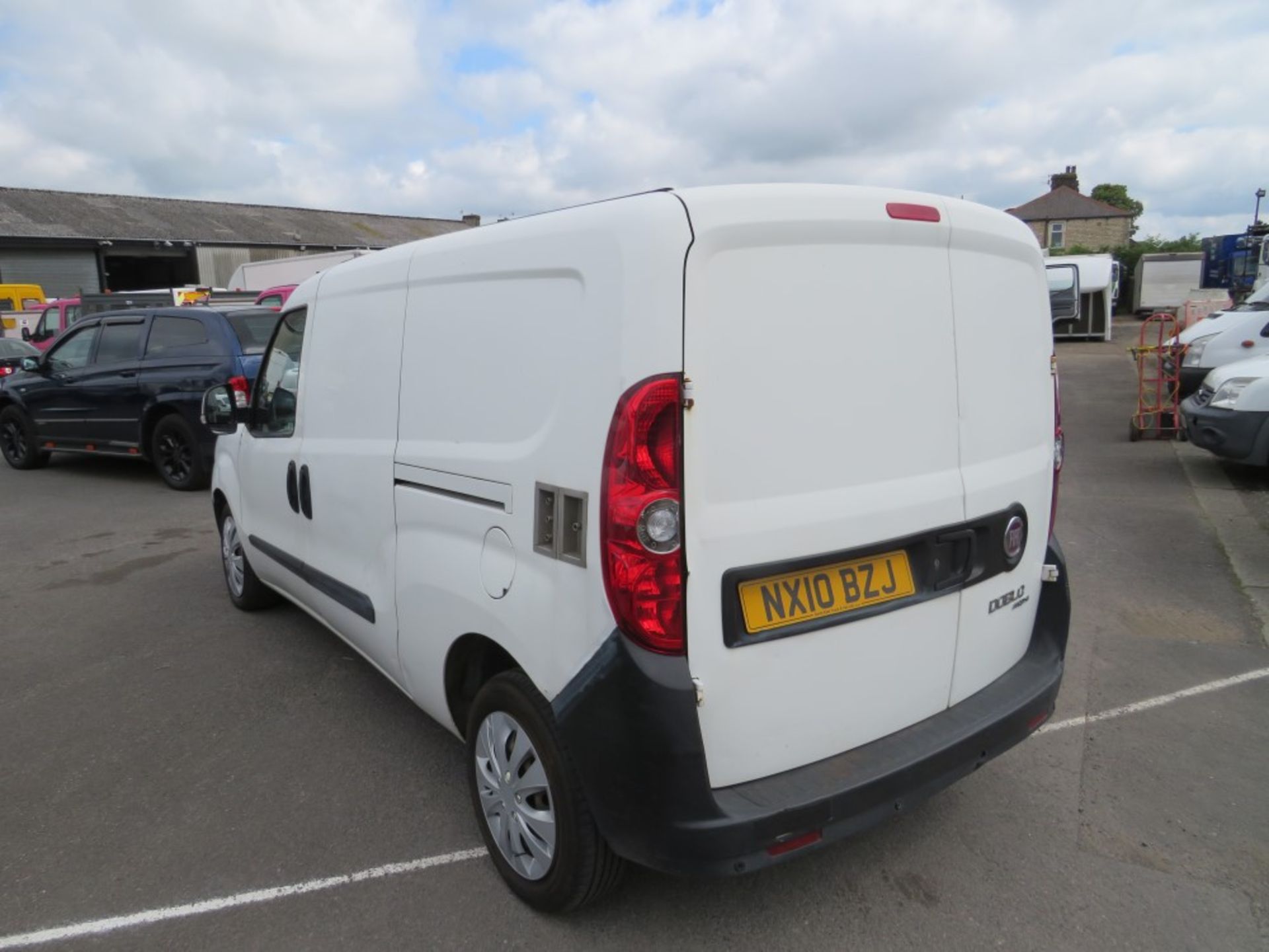 10 reg FIAT DOBLO CARGO, 1ST REG 04/10, 96179M, NO V5 [NO VAT] - Image 3 of 7