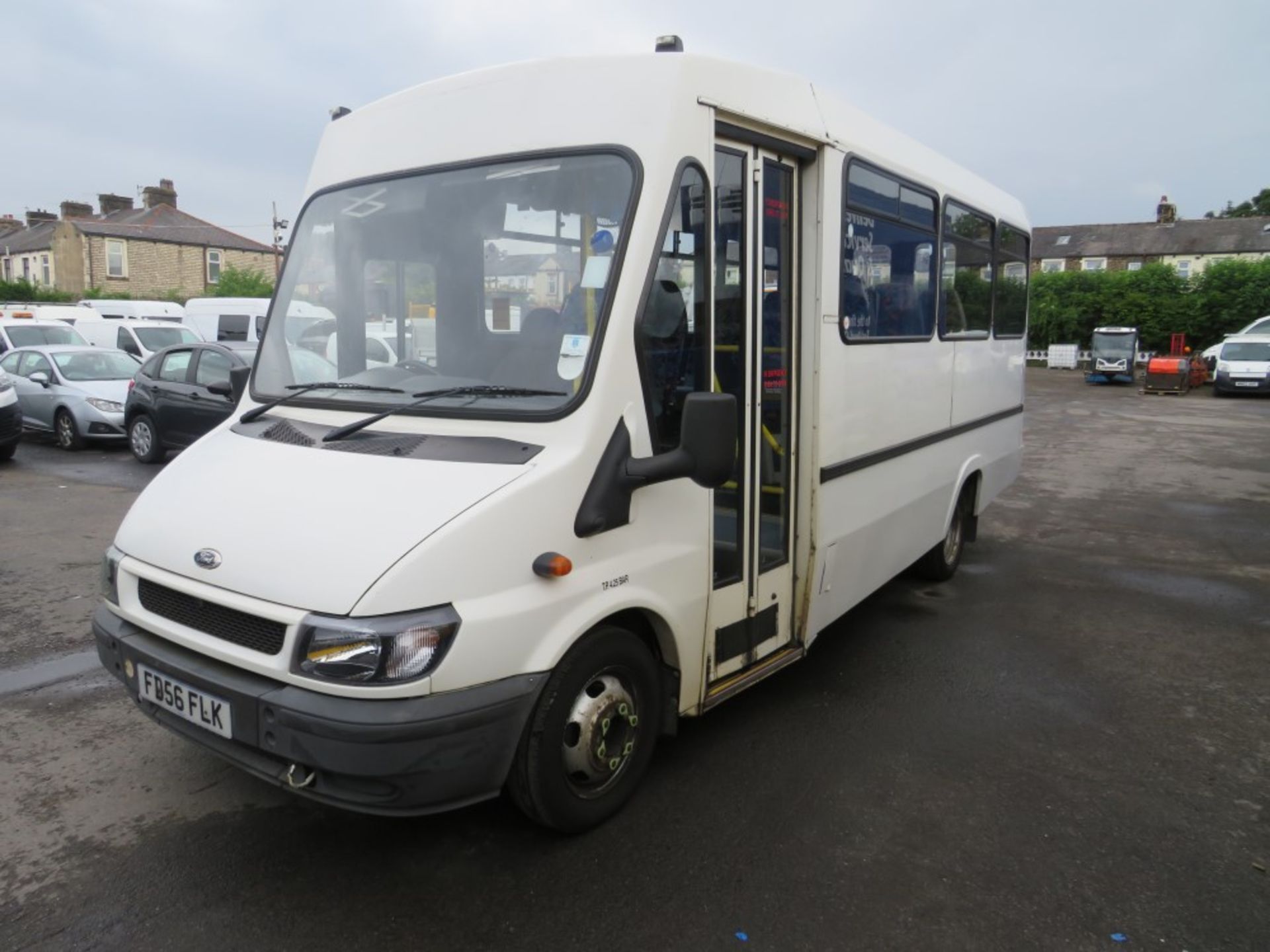 56 reg FORD TRANSIT 350 DIESEL MINIBUS (DIRECT COUNCIL) 1ST REG 11/06, TEST 09/21, 166422M, V5 HERE, - Image 2 of 7