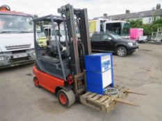 2001 LINDE E18 ELECTRIC FORK LIFT C/W BRAND NEW CHARGER, 14873 HOURS [NO VAT]