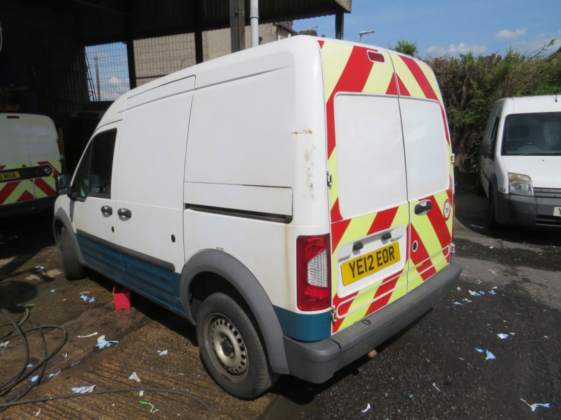 12 reg FORD TRANSIT CONNECT 90 T230 (NON RUNNER) (DIRECT UNITED UTILITIES WATER) 1ST REG 08/12, TEST - Image 3 of 7