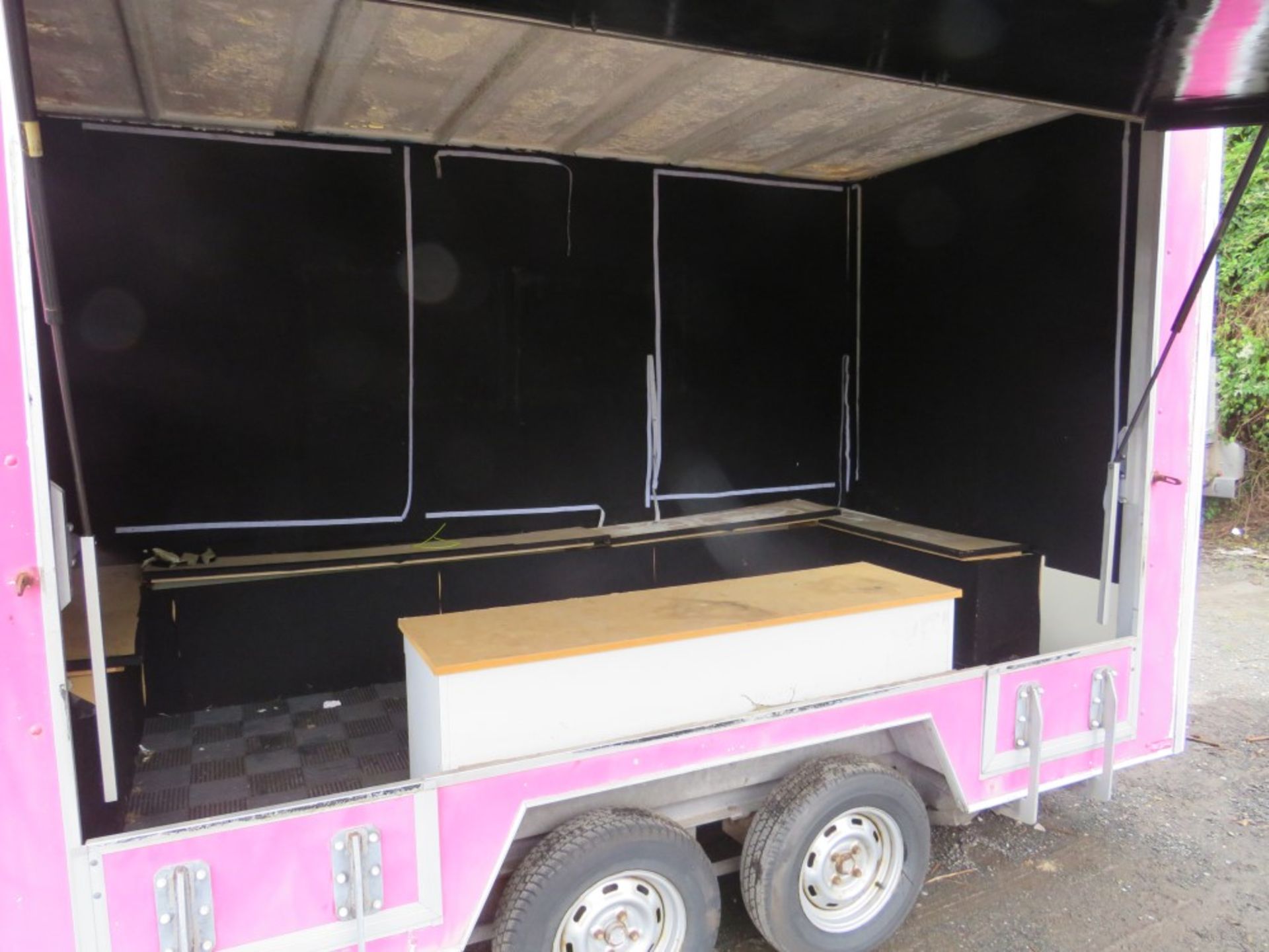 TWIN AXLE DISPLAY TRAILER (DIRECT COUNCIL) NO KEYS [+ VAT] - Image 4 of 4