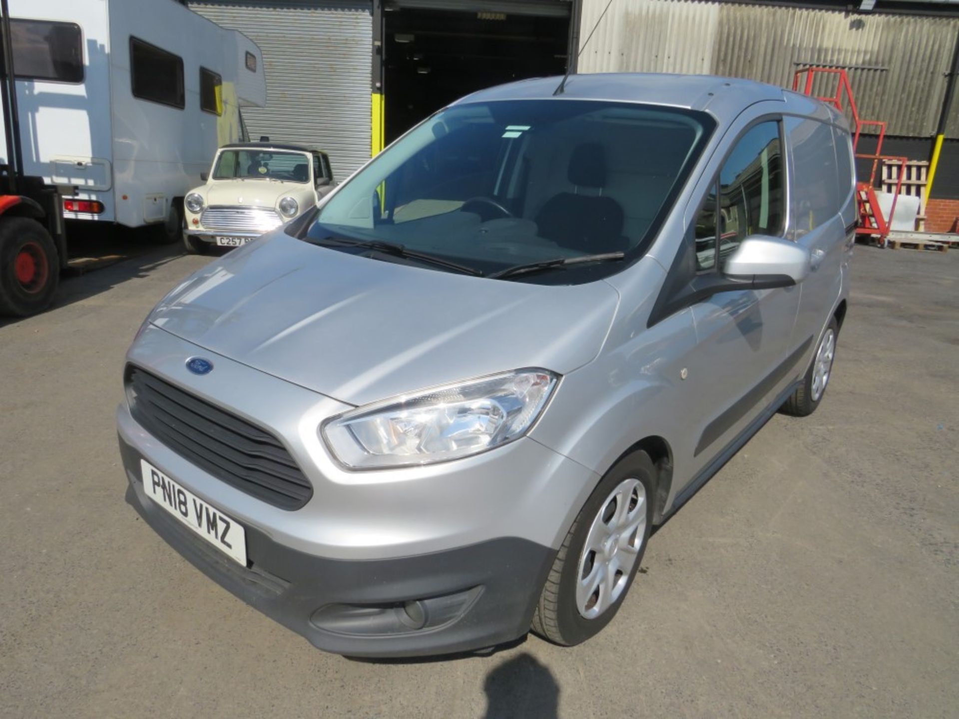 18 reg FORD TRANSIT COURIER TREND TDCI, 1ST REG 03/18, TEST 03/22, 126594M, V5 HERE, 1 [+ VAT] - Image 2 of 7