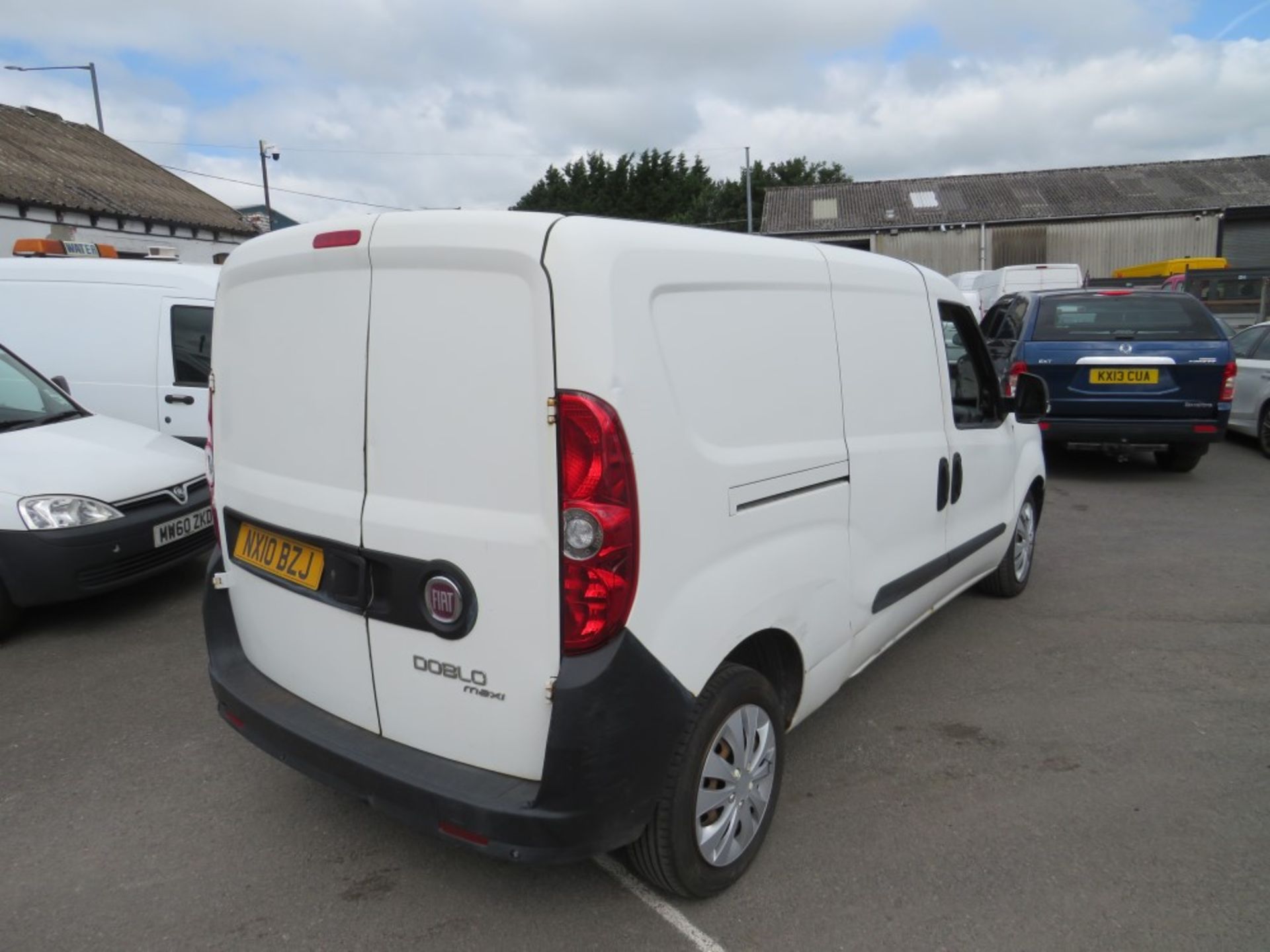 10 reg FIAT DOBLO CARGO, 1ST REG 04/10, 96179M, NO V5 [NO VAT] - Image 4 of 7