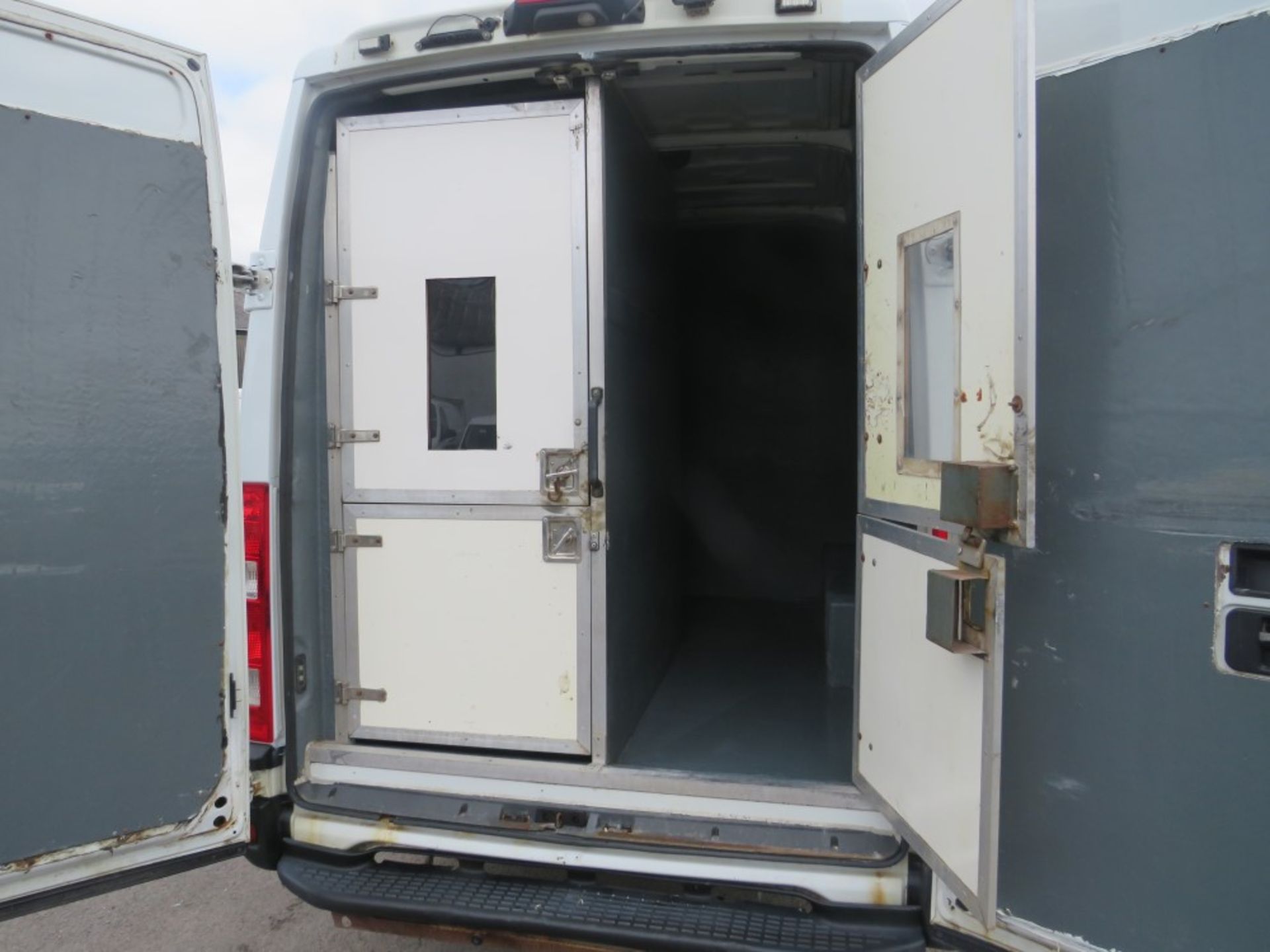 63 reg IVECO DAILY 35C13 AUTOMATIC SPECIALLY FITTED VAN, 1ST REG 10/13, TEST 10/21, 201545M - Image 5 of 8