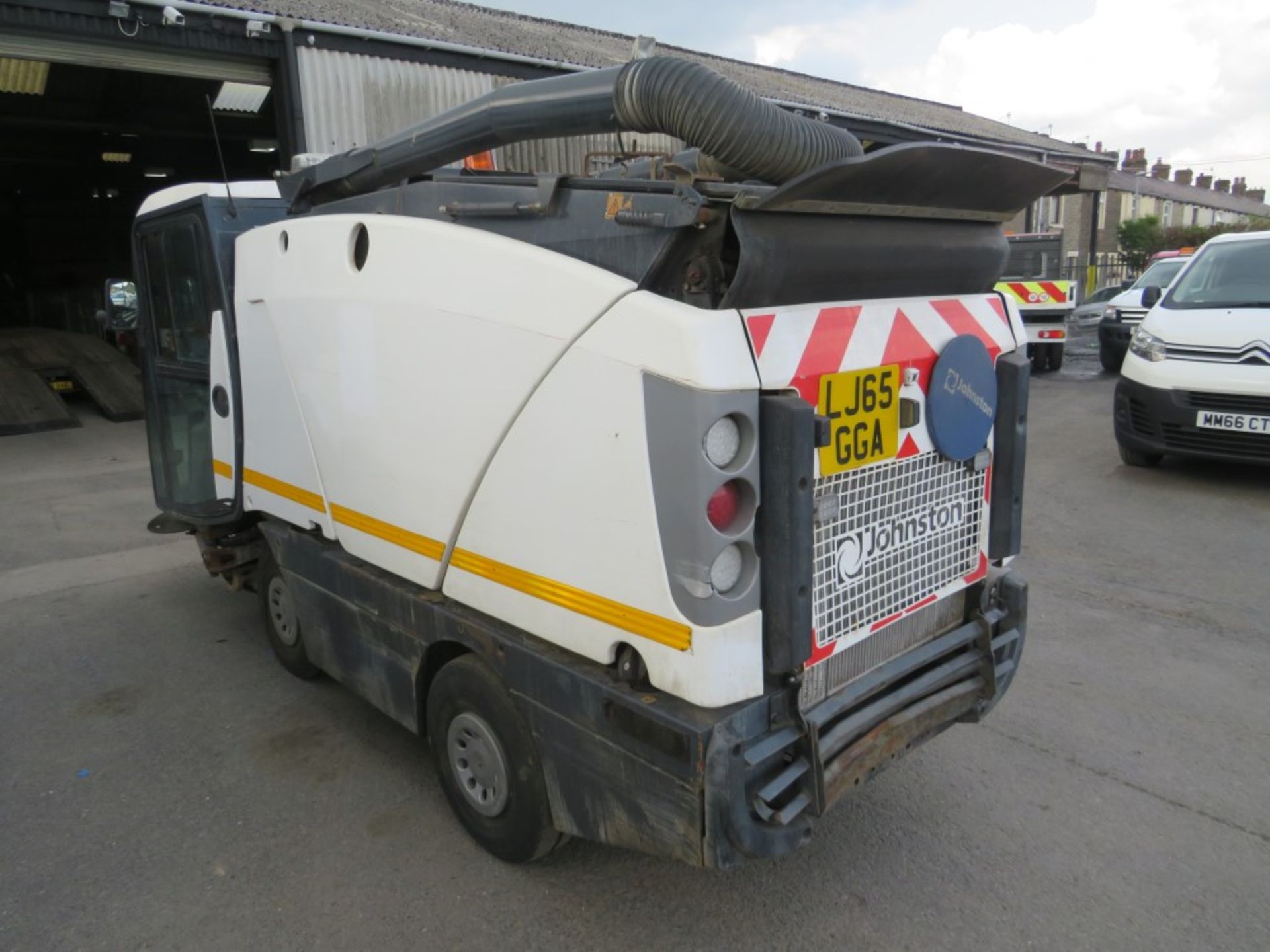 65 reg JOHNSTON CN201 SWEEPER (DIRECT COUNCIL) 1ST REG 02/16, V5 HERE, 1 OWNER FROM NEW [+ VAT] - Image 4 of 6