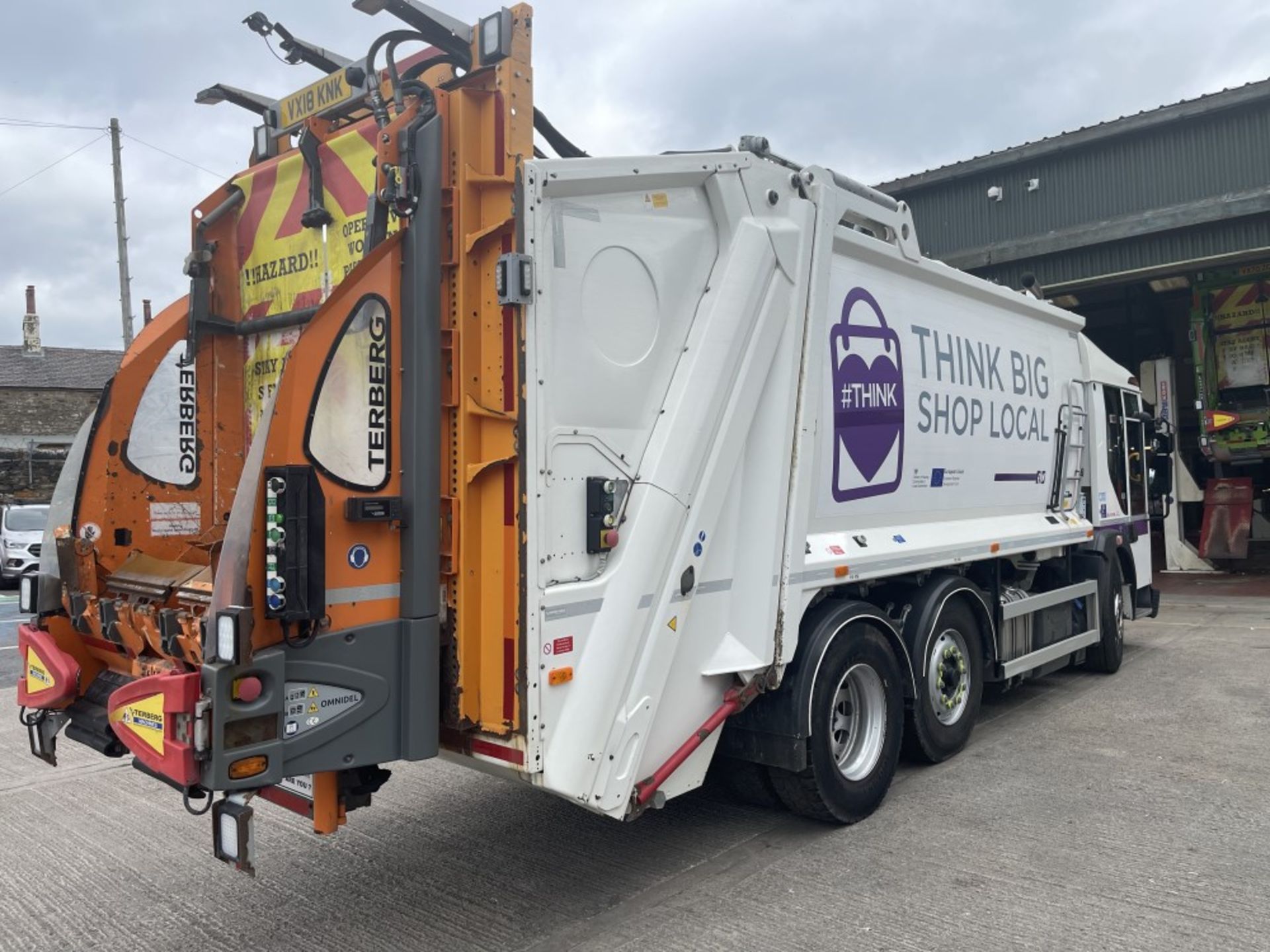 18 reg DENNIS ELITE 6 26 TON REFUSE WAGON (DIRECT COUNCIL) 1ST REG 05/18, TEST 12/21, 29768KM, V5 - Image 3 of 9