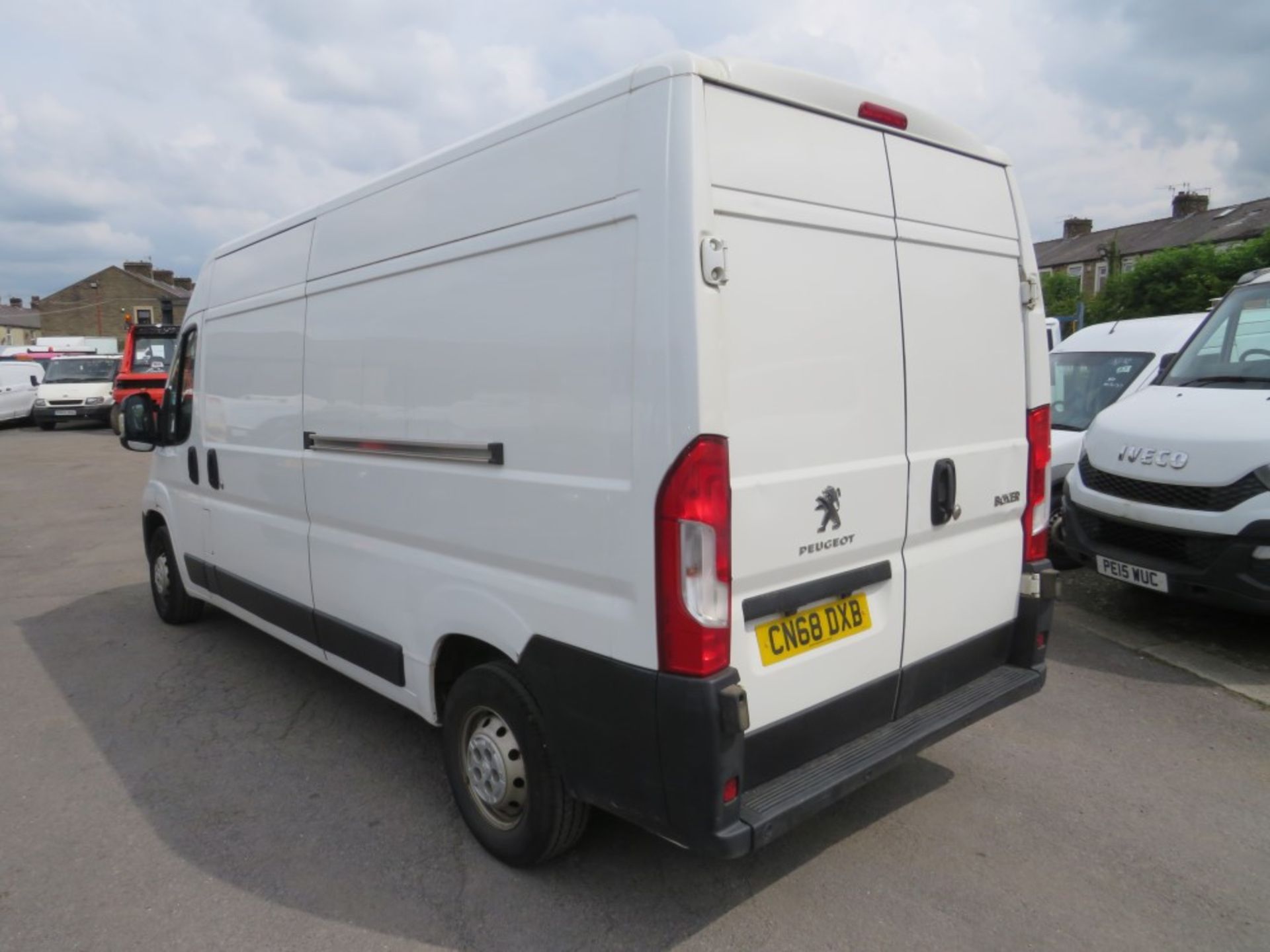 68 reg NO VAT PEUGEOT BOXER 335 PRO L3H2 BLUE HDI C/W CRUISE CONTROL, SAT NAV, AIR CON, ETC, - Image 3 of 6