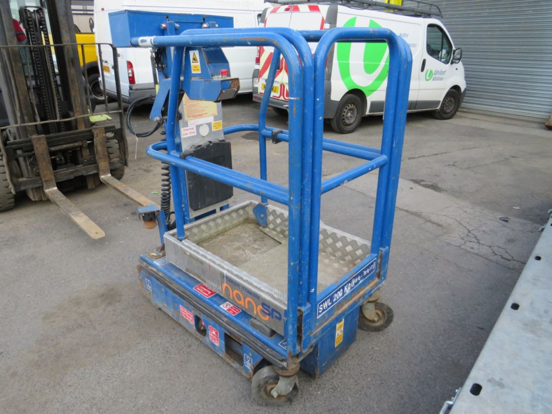 ELECTRIC SCISSOR LIFT [NO VAT] - Image 2 of 2