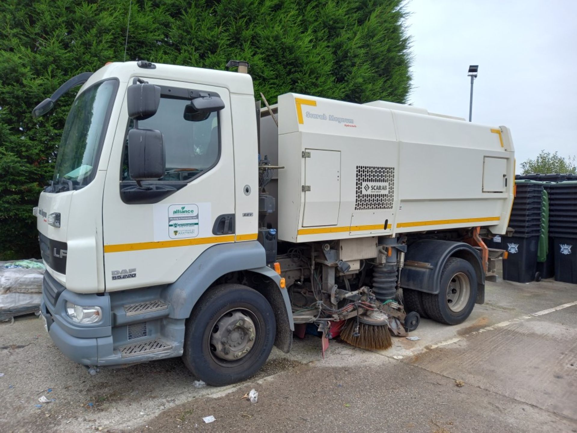 63 reg DAF LF 55.220 SCARAB MERLIN ROAD SWEEPER (DIRECT COUNCIL) (LOCATION LEEK) 1ST REG 10/13, TEST - Image 3 of 6