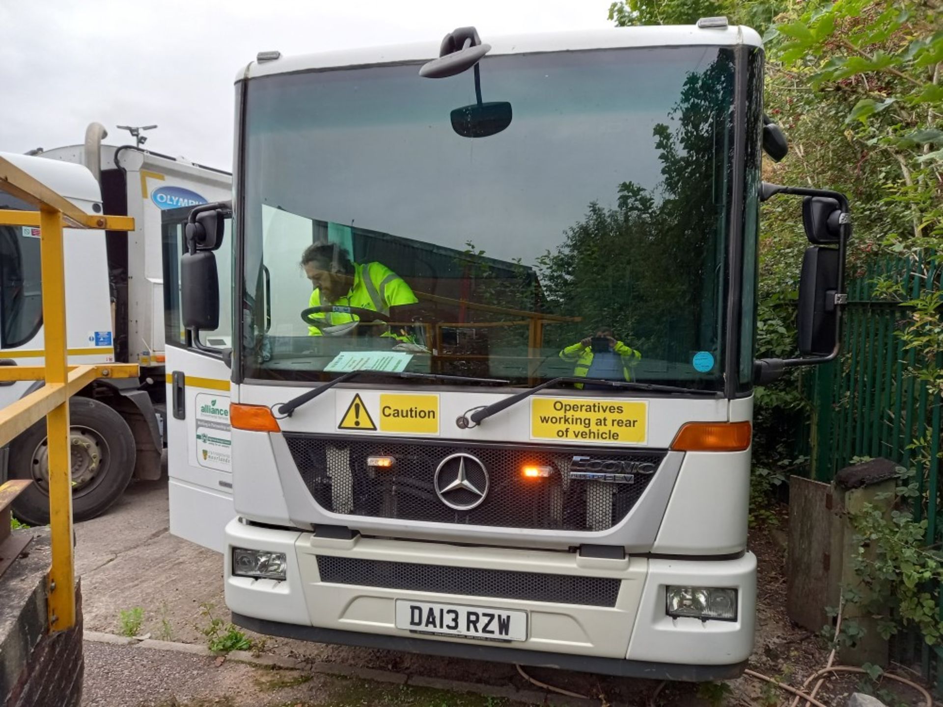 13 reg MERCEDES ECONIC REFUSE WAGON (DIRECT COUNCIL) (LOCATION LEEK) 1ST REG 08/13, TEST 09/21,