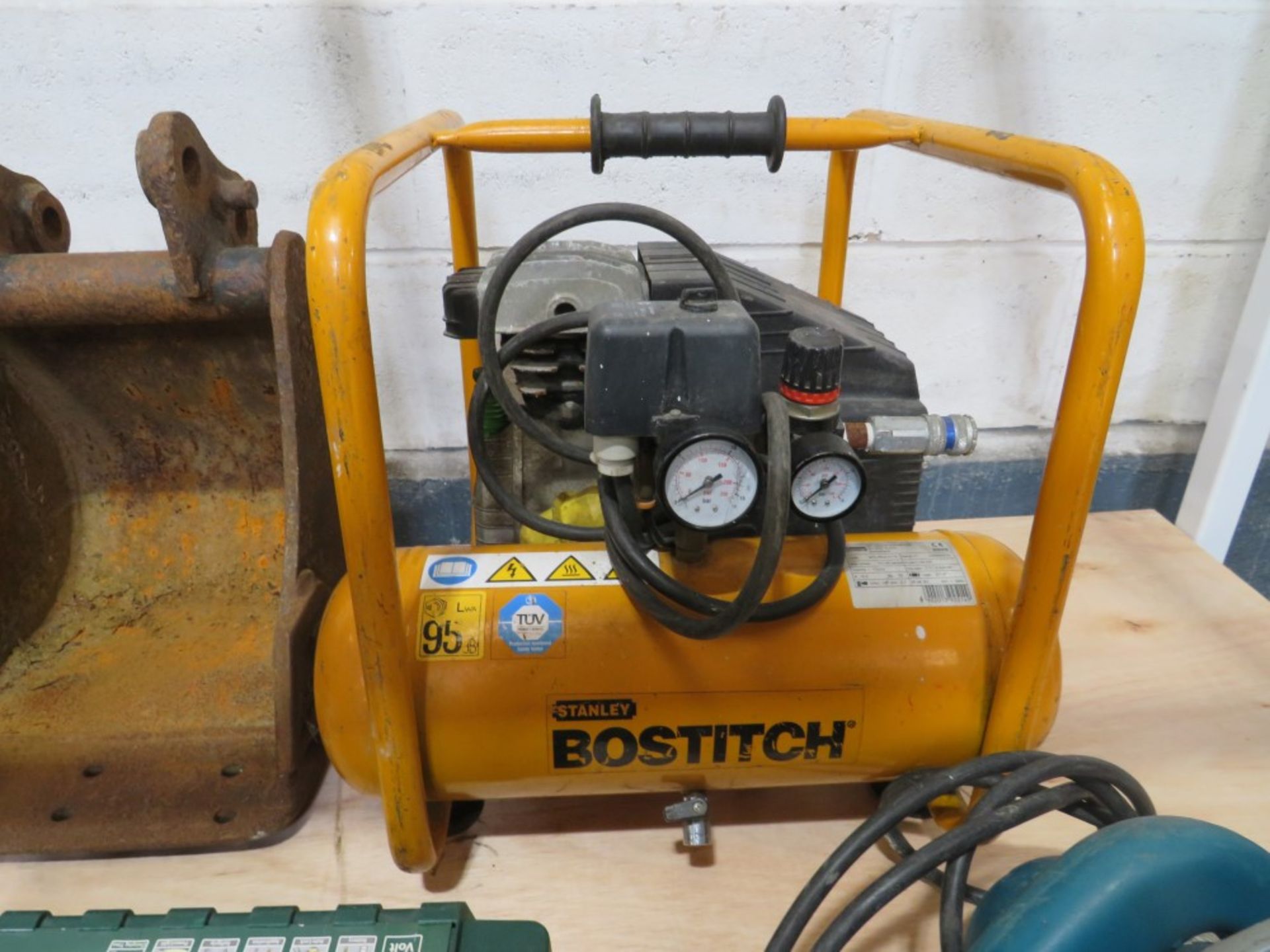 BOSTITCH 110V COMPRESSOR [NO VAT]