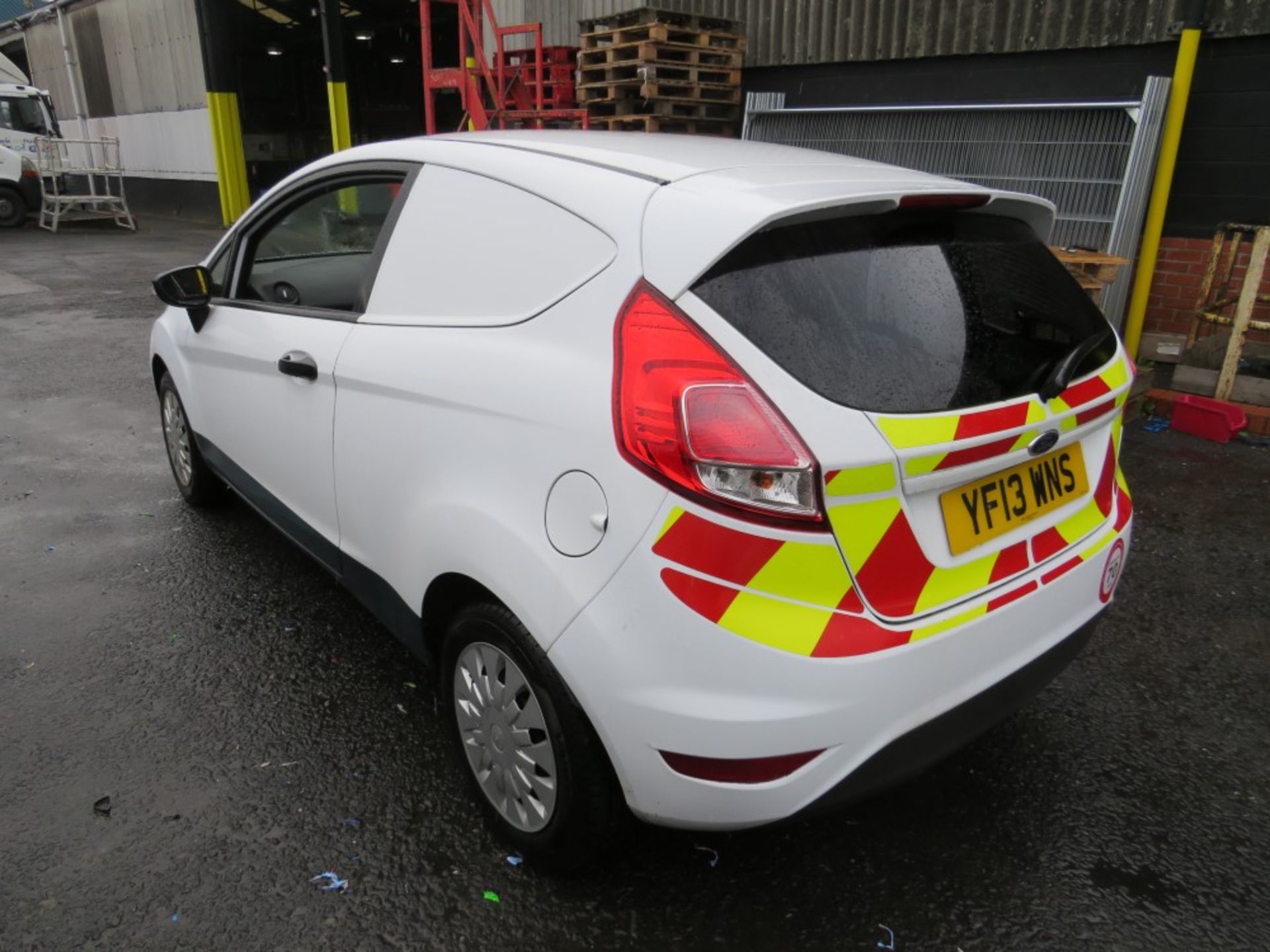 13 reg FORD FIESTA ECONETIC TECH TDCI VAN (RUNS & DRIVES FOR LOADING ONLY) (DIRECT UNITED - Image 3 of 7