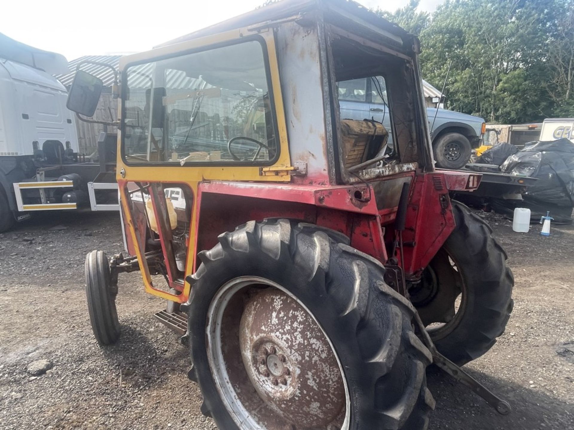 MASSEY FERGUSON 550 (LOCATION BLACKBURN) RUNS & DRIVES, KEYS (RING FOR COLLECTION DETAILS) [NO VAT] - Image 4 of 6