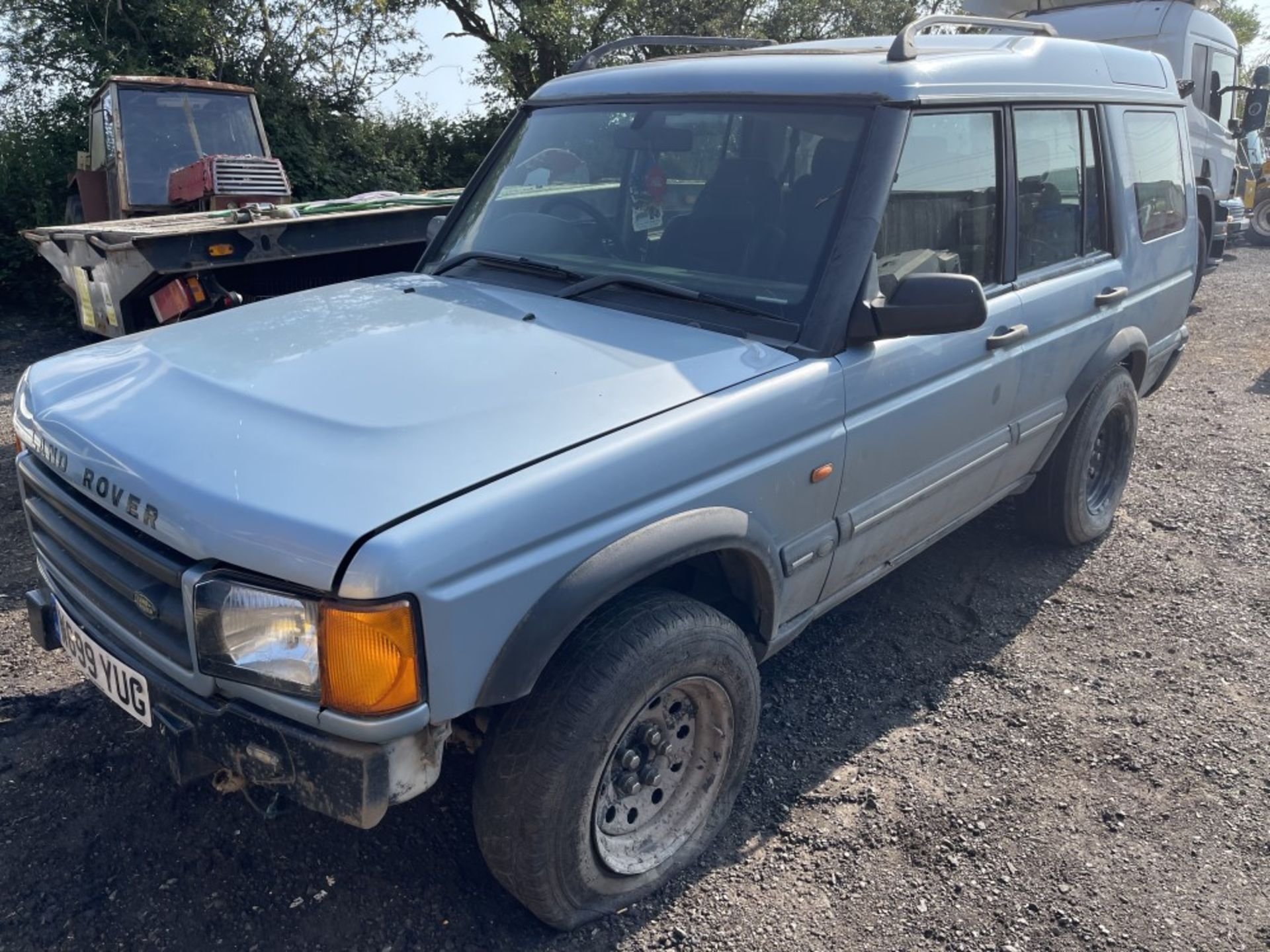 W reg LAND ROVER DISCOVERY (LOCATION BLACKBURN) NO KEYS SO UKNOWN IF RUNS OR NOT, NO V5 (RING FOR