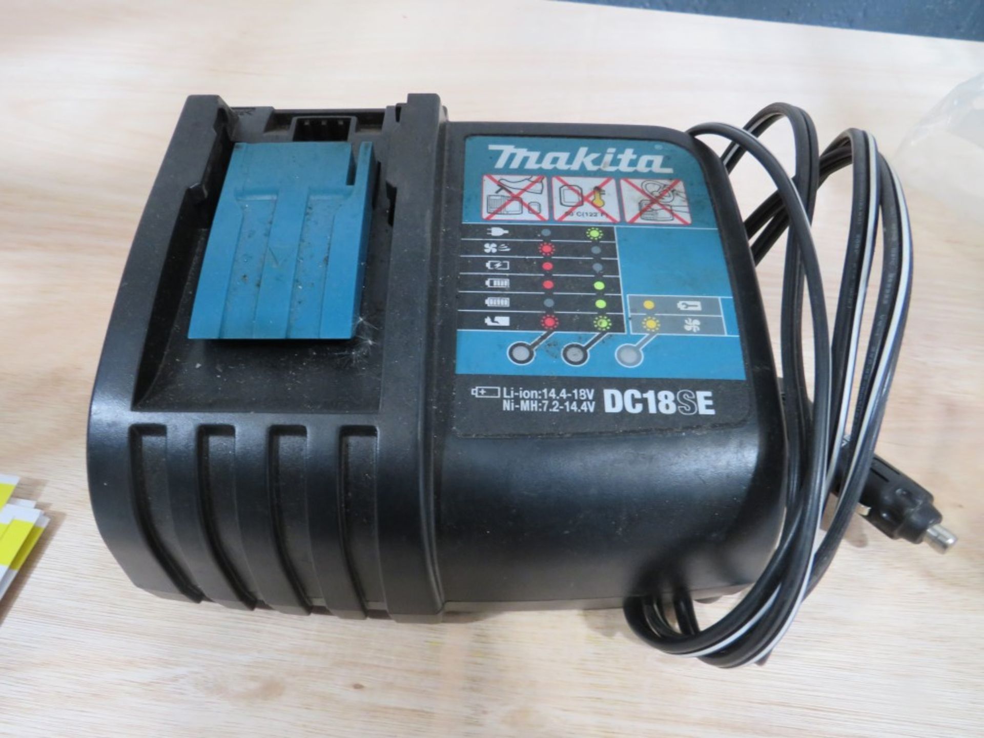 MAKITA BATTERY CHARGER [NO VAT]