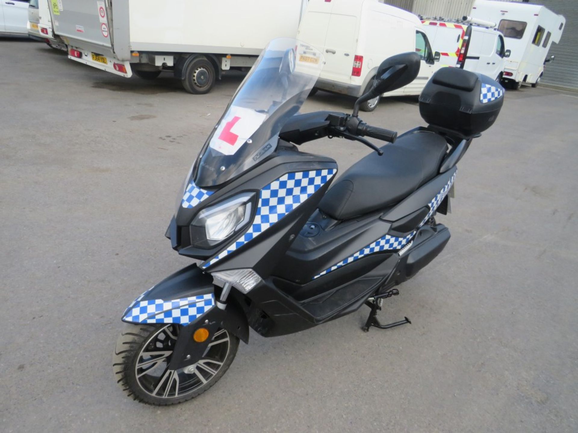 70 reg EFUN TIGER LYNX ELECTRIC SCOOTER, 1ST REG 10/20, 1242M, V5 HERE, 1 FORMER KEEPER [NO VAT] - Image 2 of 5