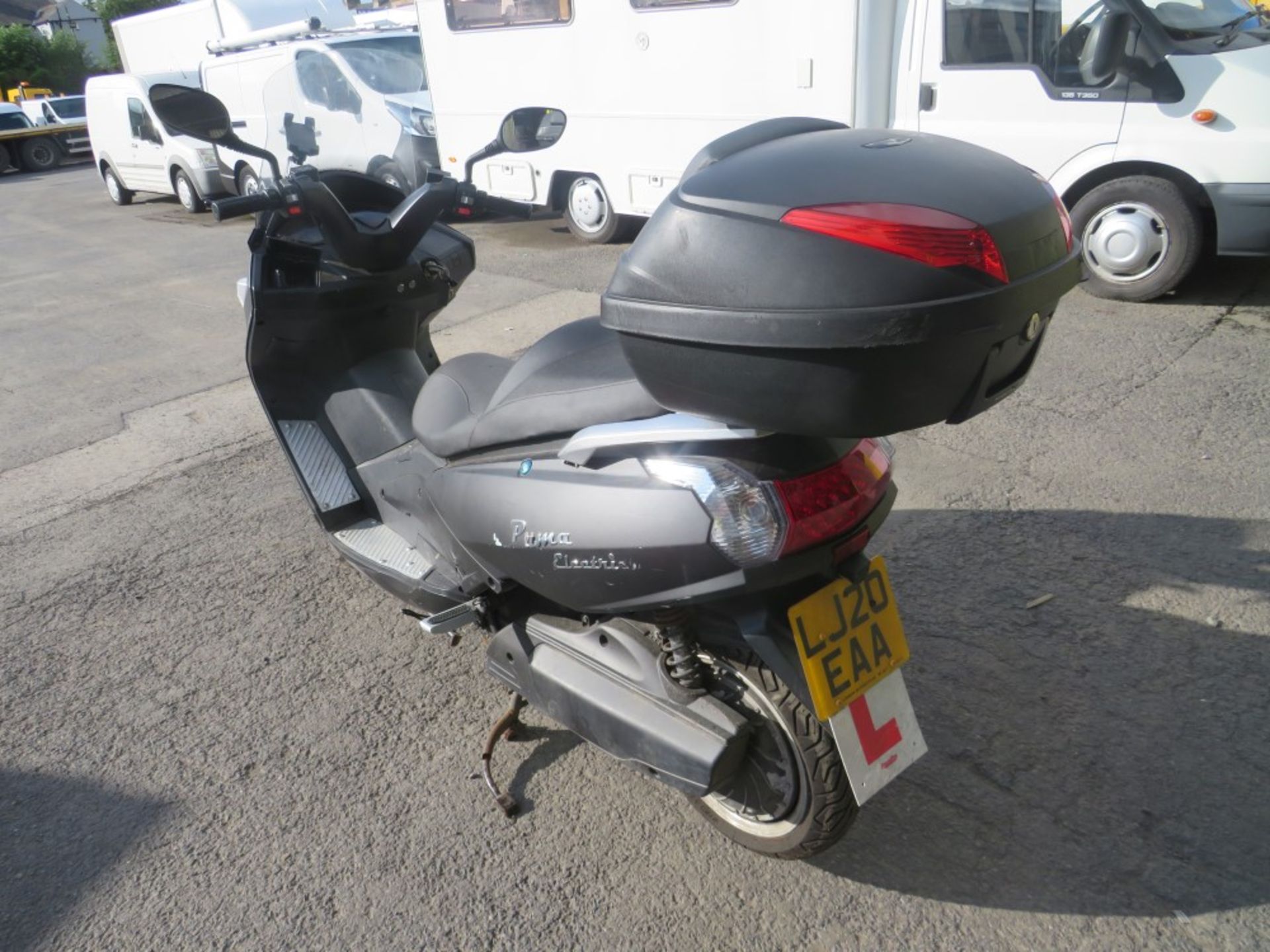 20 reg EFUN PUMA ELECTRIC SCOOTER, 1ST REG 07/20, 4247M, V5 HERE, 1 OWNER FROM NEW [NO VAT] - Image 3 of 5