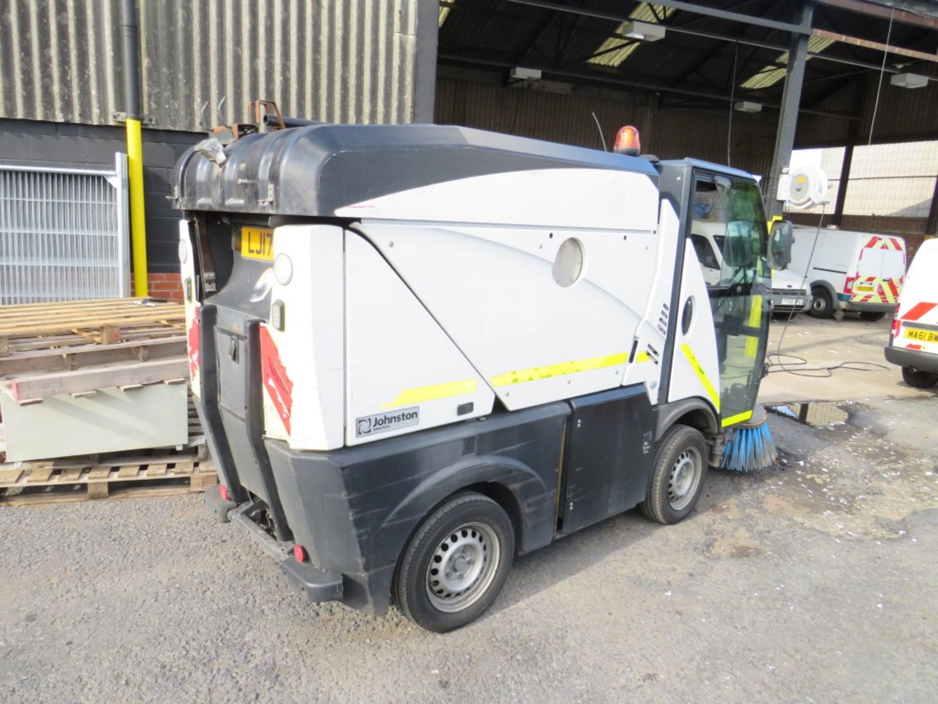 17 reg JOHNSTON SWEEPER (DIRECT COUNCIL) 1ST REG 06/17, 3741 HOURS, V5 HERE, 1 OWNER FROM NEW - Image 4 of 5