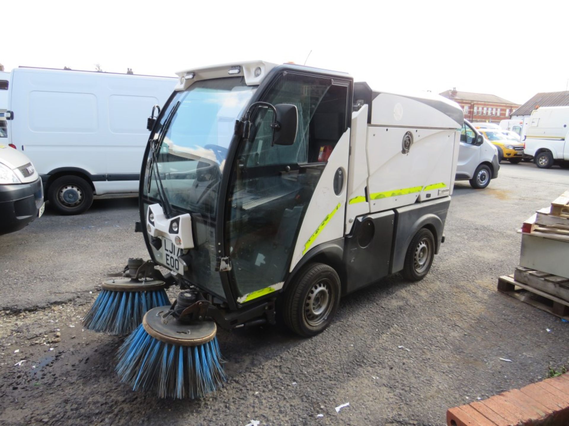 17 reg JOHNSTON SWEEPER (DIRECT COUNCIL) 1ST REG 06/17, 3741 HOURS, V5 HERE, 1 OWNER FROM NEW - Image 2 of 5