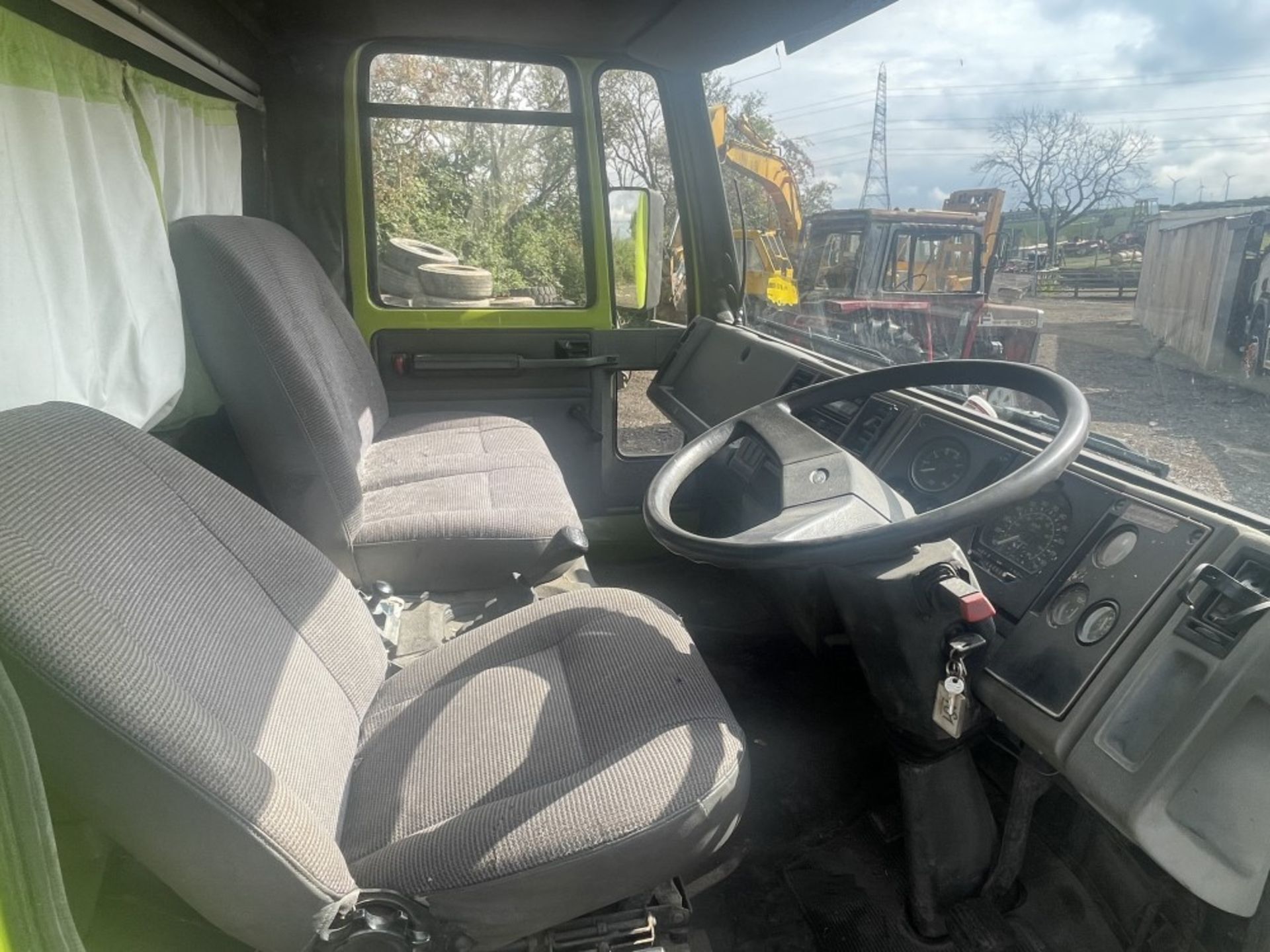 F reg IVECO FORD CARGO 0813 HORSEBOX (LOCATION BLACKBURN) 1ST REG 09/88, SLEEPS 4, 3 STALLS, - Image 6 of 7