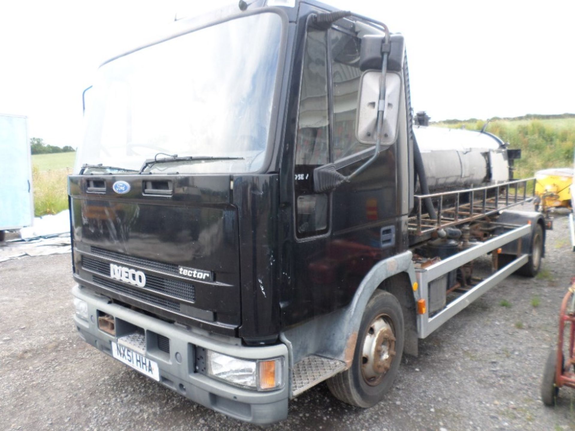 51 reg IVECO CARGO TECTOR 75E17 MANUAL VACUUM TANK WAGON (LOCATION SHEFFIELD) 1ST REG 10/01,