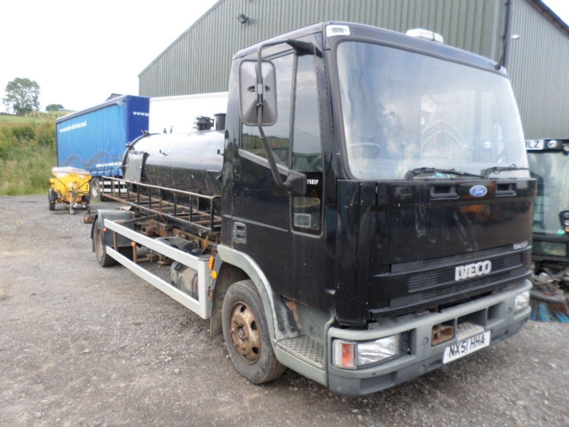 51 reg IVECO CARGO TECTOR 75E17 MANUAL VACUUM TANK WAGON (LOCATION SHEFFIELD) 1ST REG 10/01, - Image 2 of 7