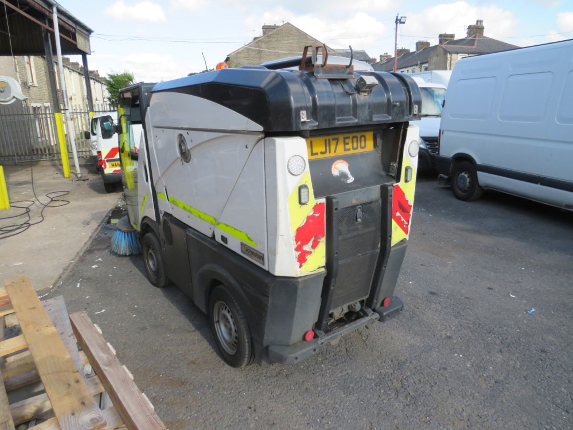 17 reg JOHNSTON SWEEPER (DIRECT COUNCIL) 1ST REG 06/17, 3741 HOURS, V5 HERE, 1 OWNER FROM NEW - Image 3 of 5