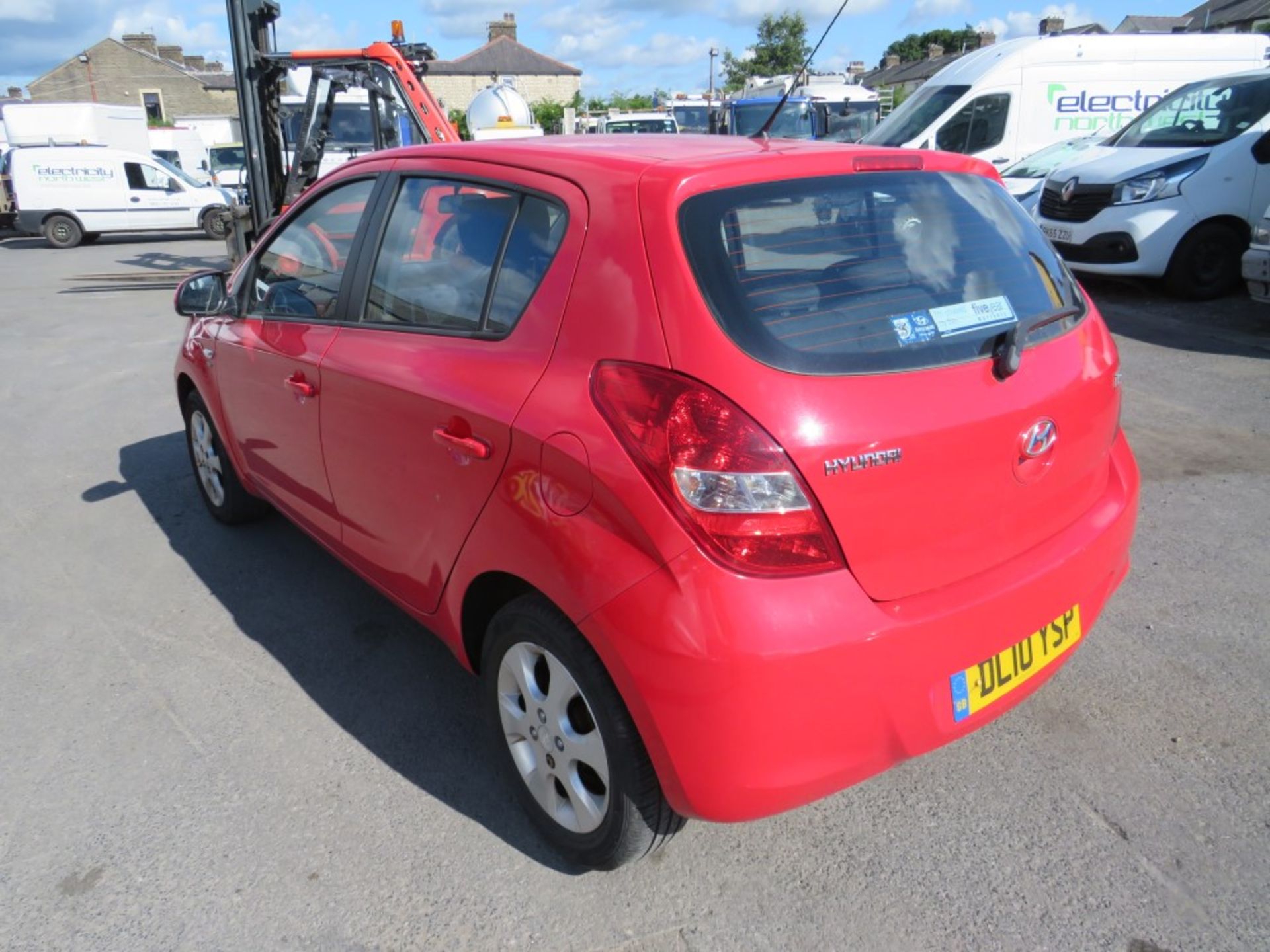 10 reg HYUNDAI i20 COMFORT CRDI (ON VCAR REGISTER) 1ST REG 08/10, 129739M, V5 HERE, - Image 4 of 6