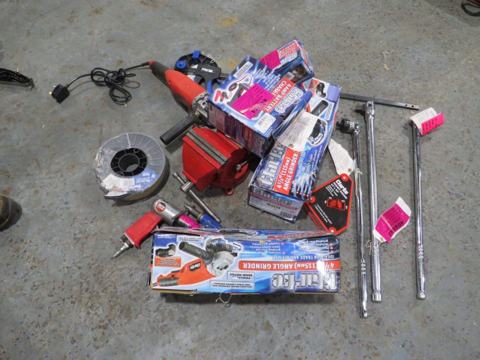 NEEDLE SCALER, WELDING WIRE, BATTERY CHARGER, WORK LIGHT, MAGNETIC SQUARE, 3 x BREAKER BAR, SPREADER